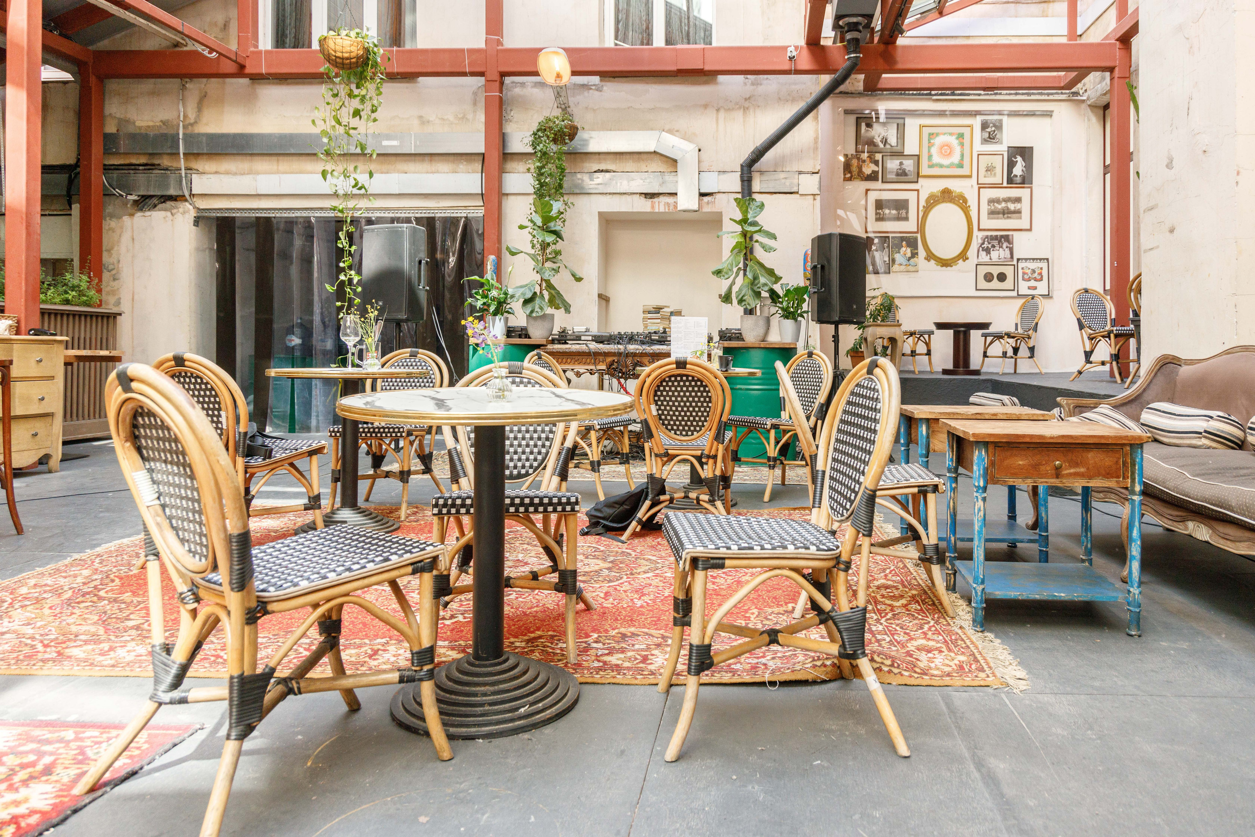 Кафе Cava на Восстания, 19. Фотограф Балаев Михаил