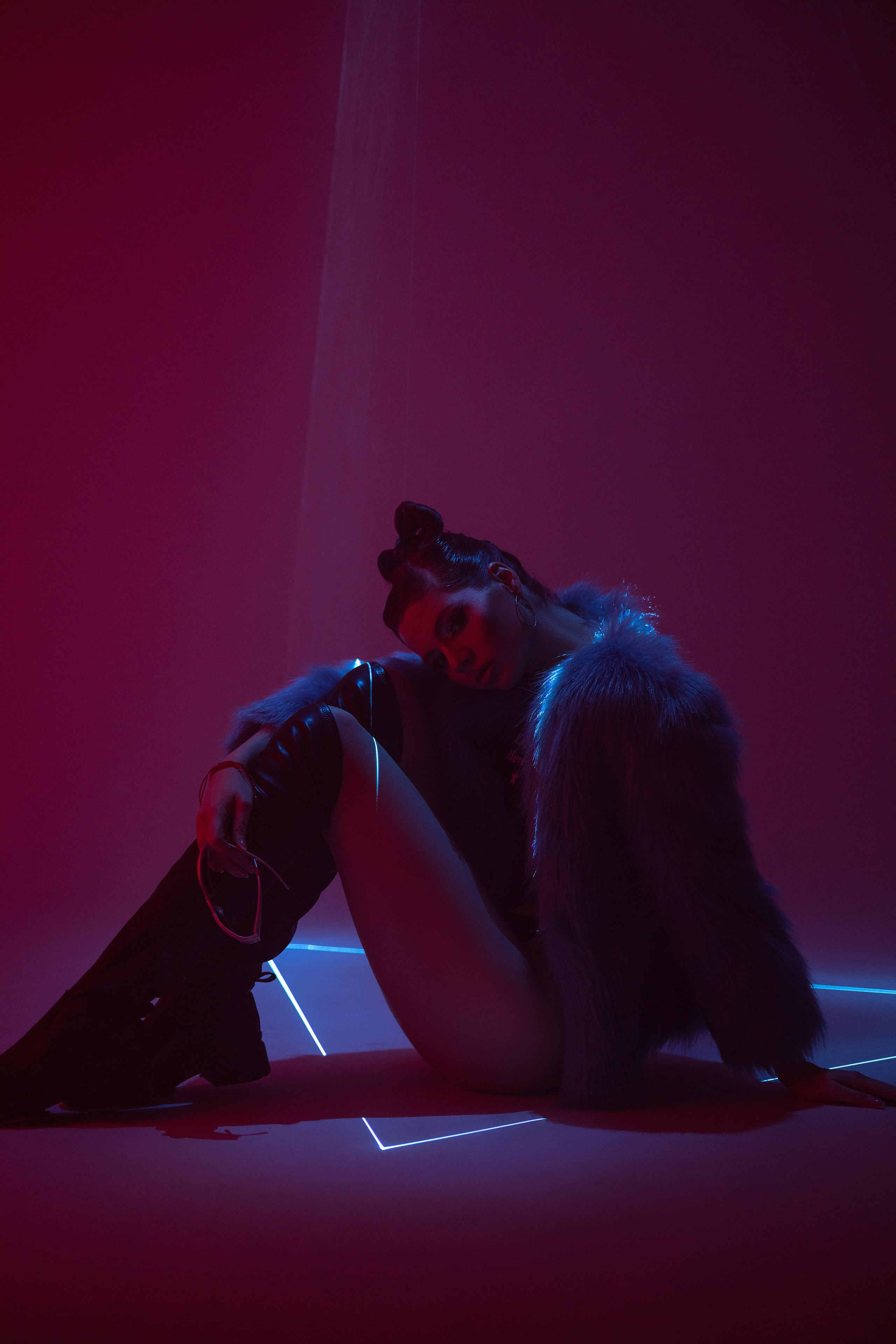 Цветной свет и фигуры. Фотограф Минск