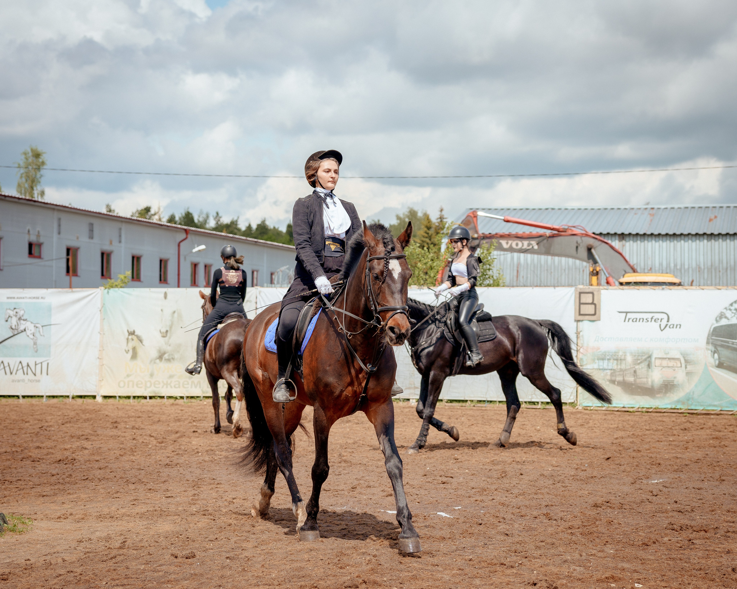 Конный клуб Горки. Портретный и семейный фотограф в Москве/Видное