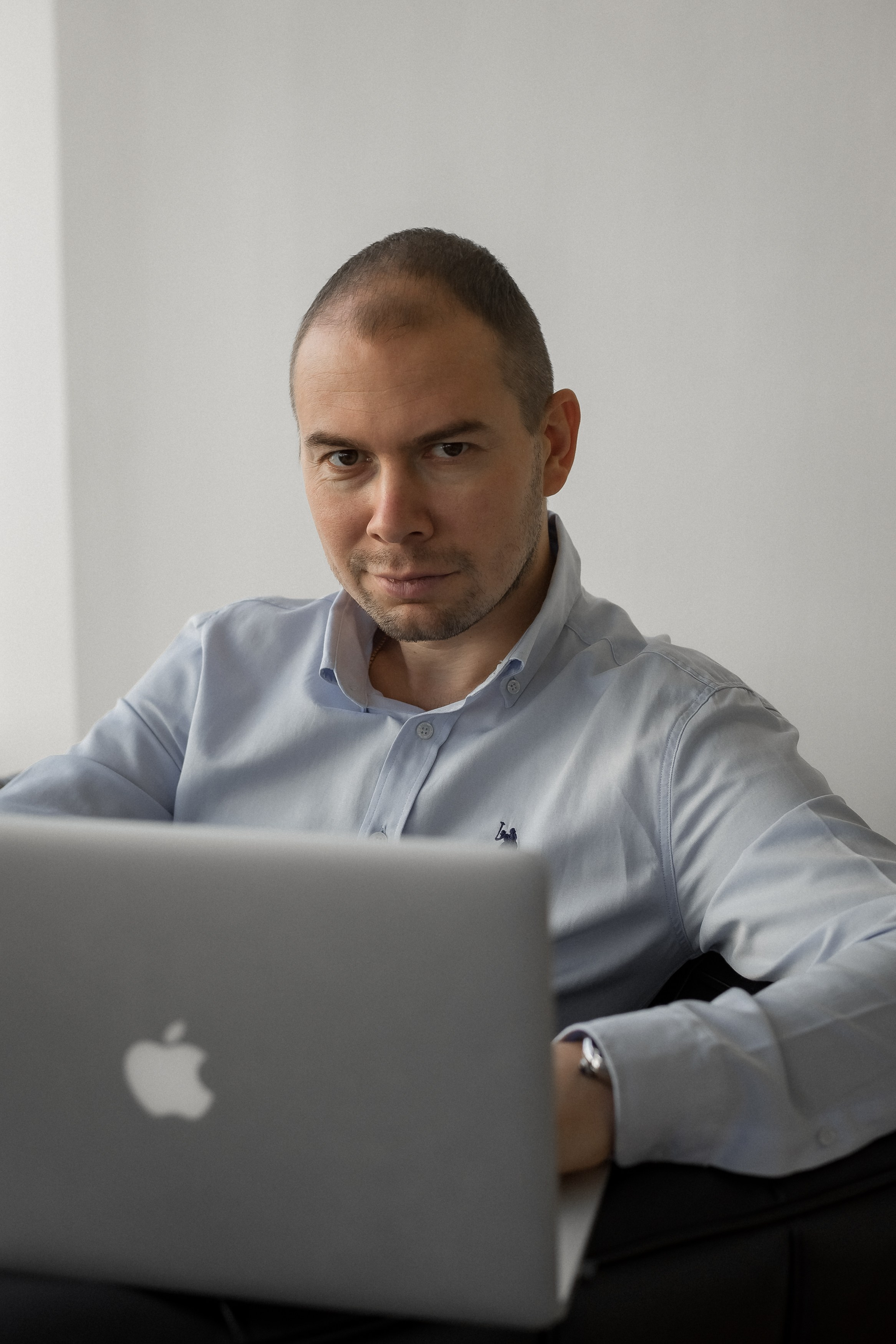 Бизнес портрет для руководителя. КОНТЕНТ |БРЕНД фотограф Санкт-Петербург — Жанна Олтаржевская