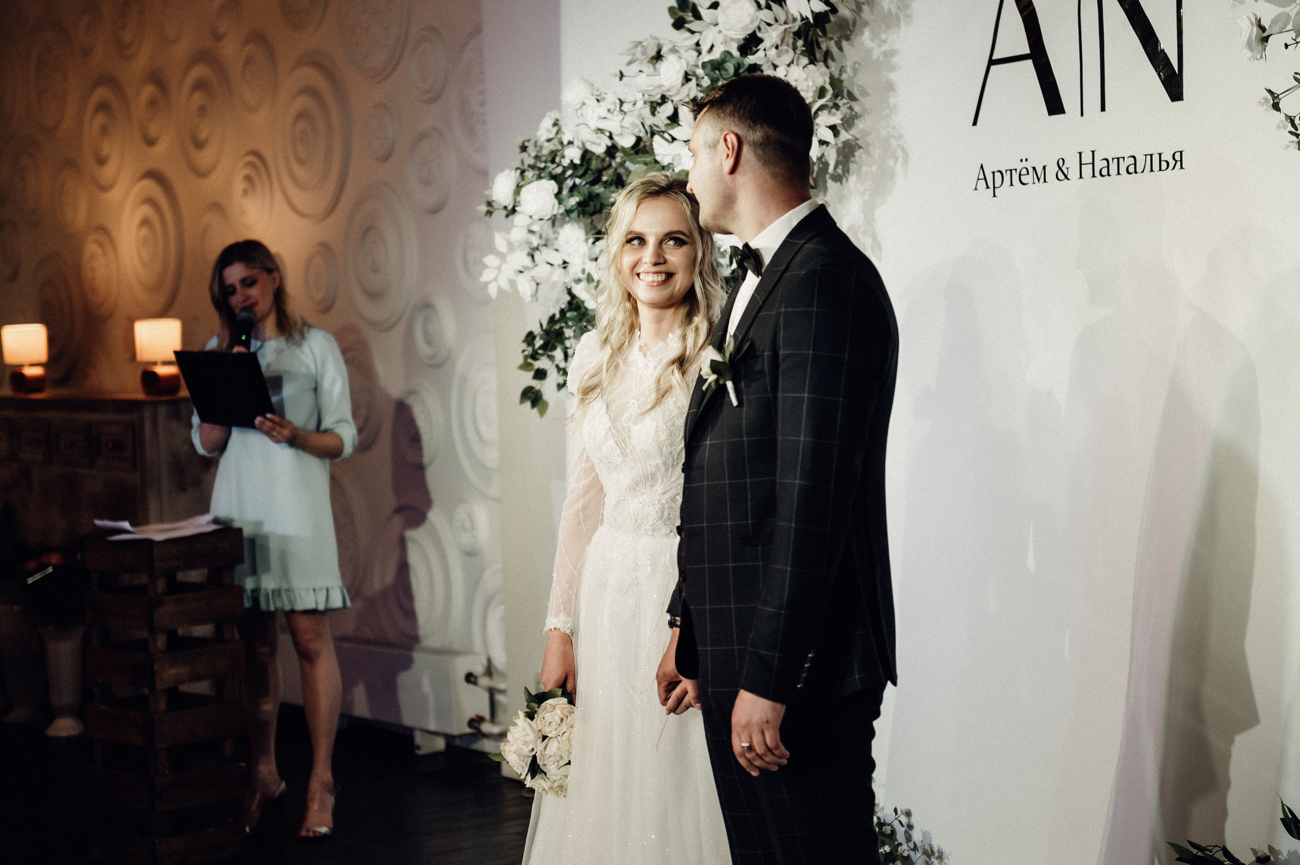 Свадебные фотографии. Фотограф в Барнауле Дарья Бутурлакина. Люби.Цени.Касайся