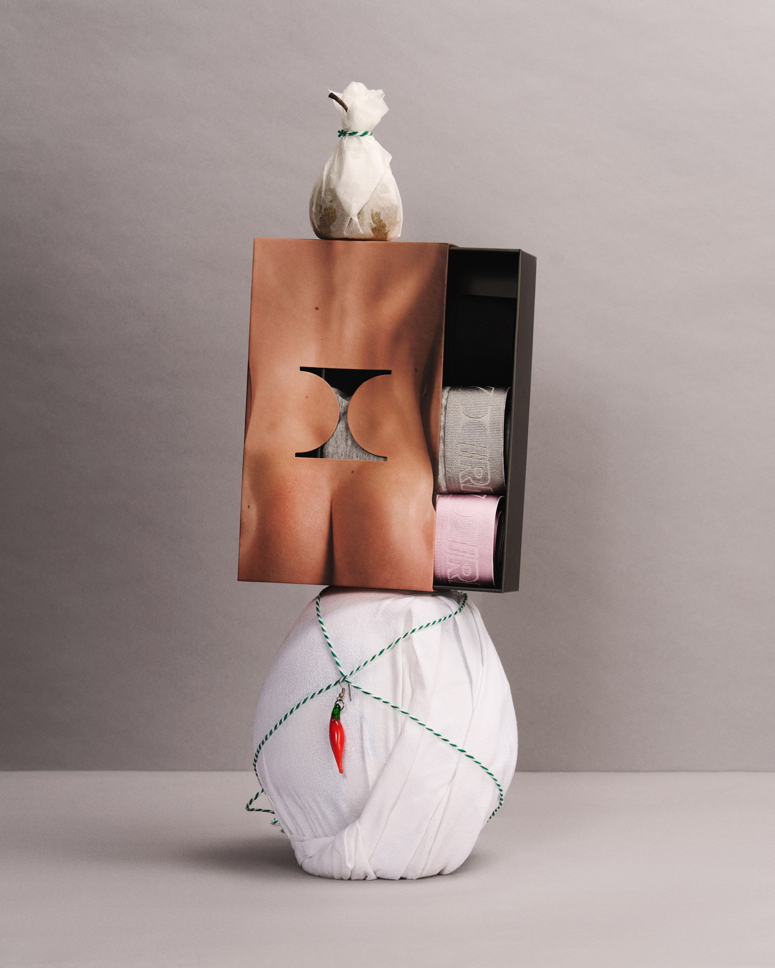 Detailed product retouch. Precise color correction and tone balance. Texture and shape preservation. Clean retouch maintaining the photographer’s style. Light and highlight correction for perfect look. Careful material and surface enhancement. High-quality commercial retouch. Preservation of details and object contours. Minim