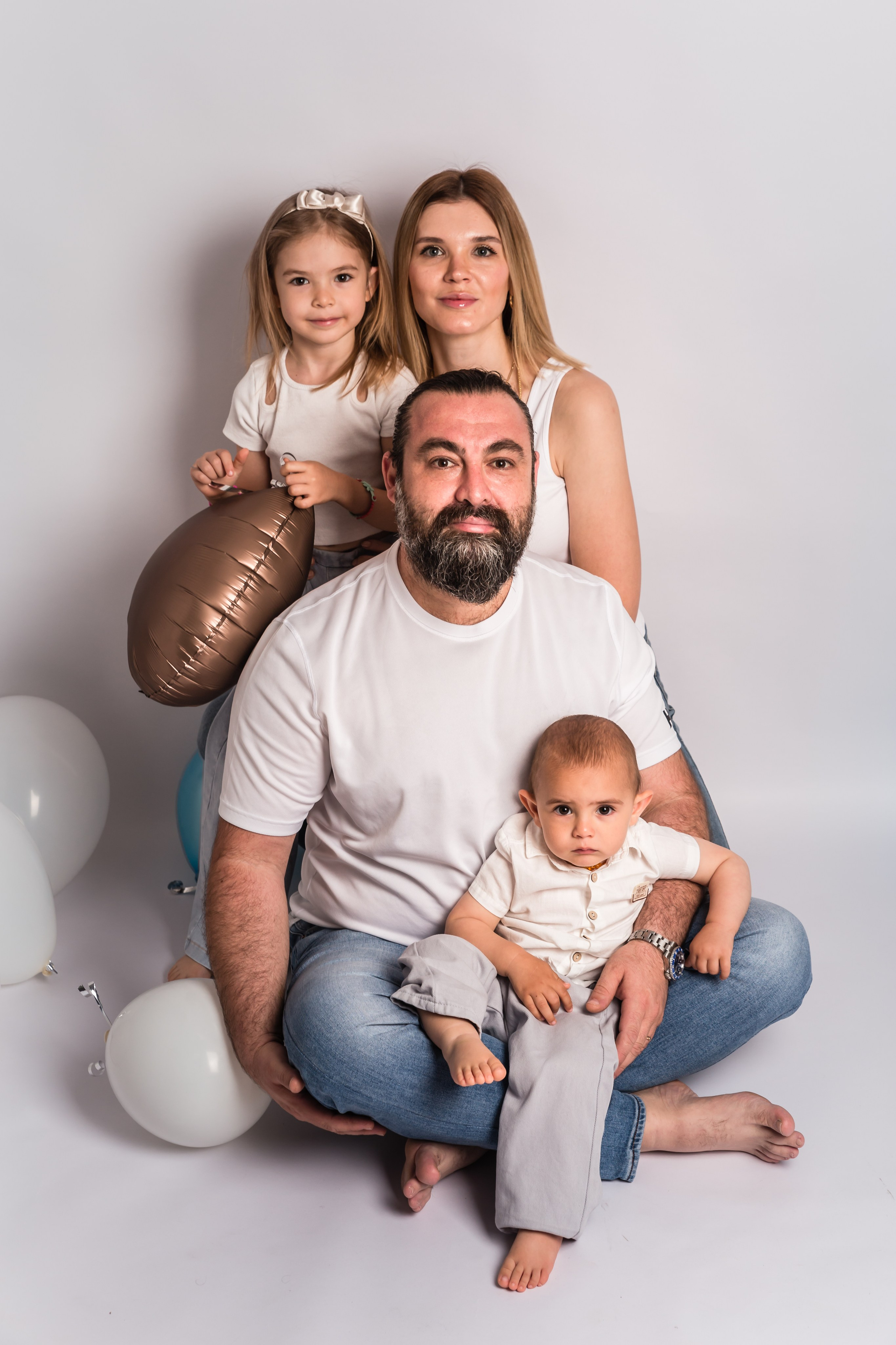 Happy family. Professional family and children’s photographer in Izmir Irina Eron