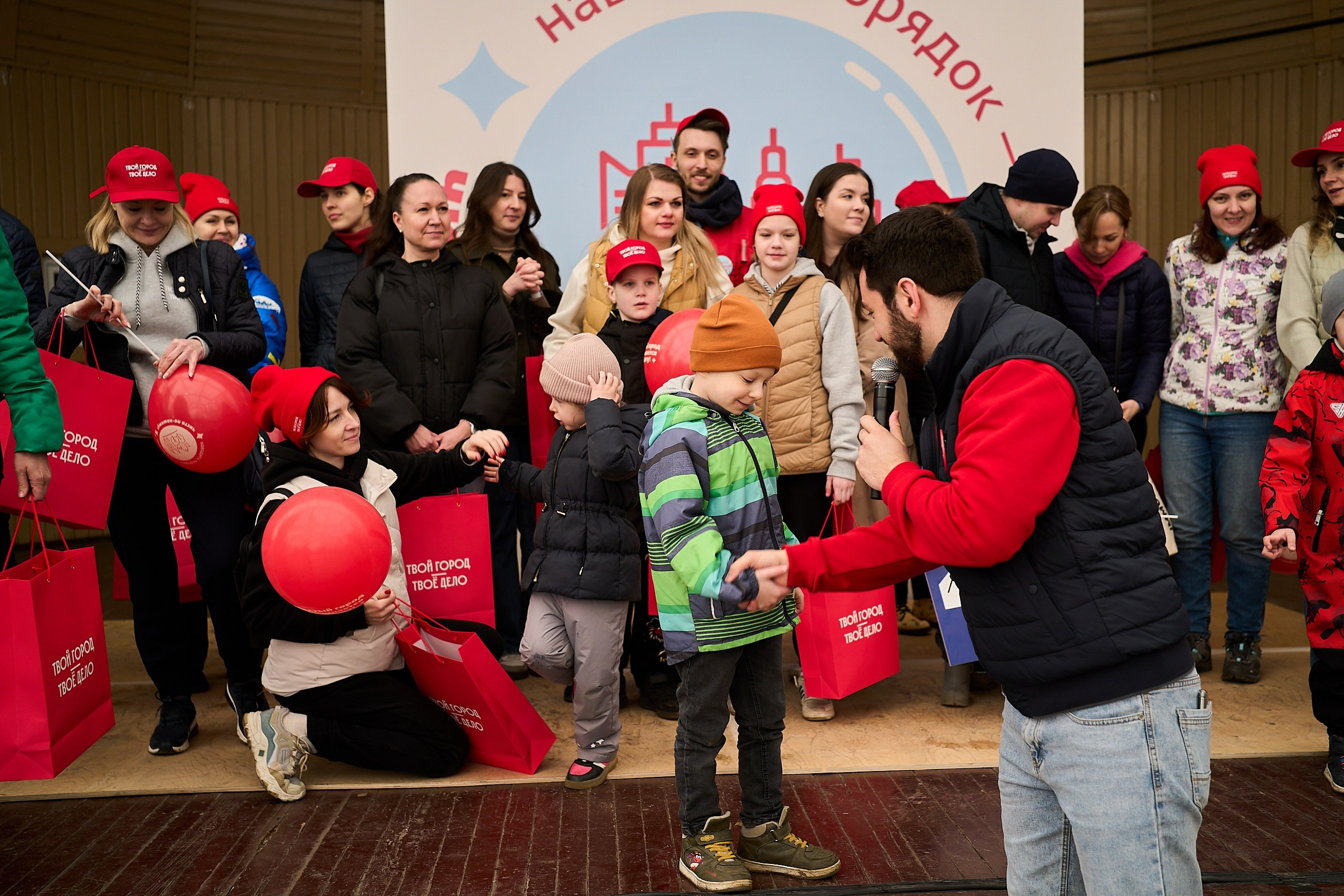 Субботник у Управления делами Мэра и Правительства Москвы. Фотограф и Видеограф в Москве. Олег Корушев