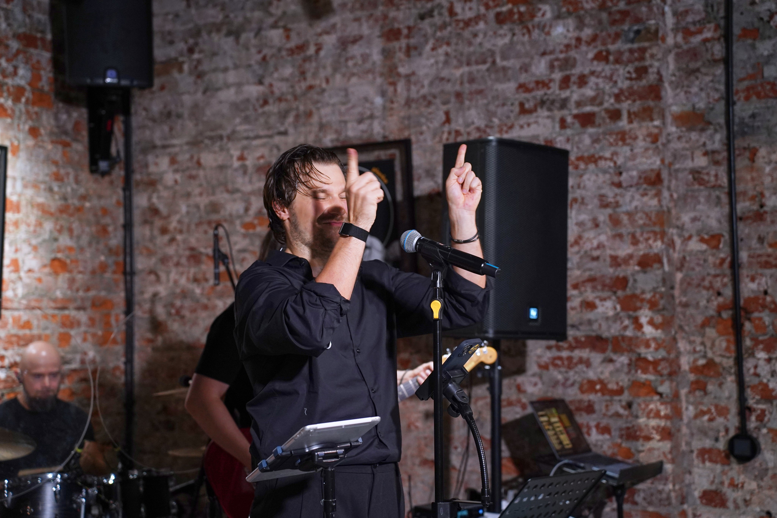 Концерт кавер группы. Фотограф