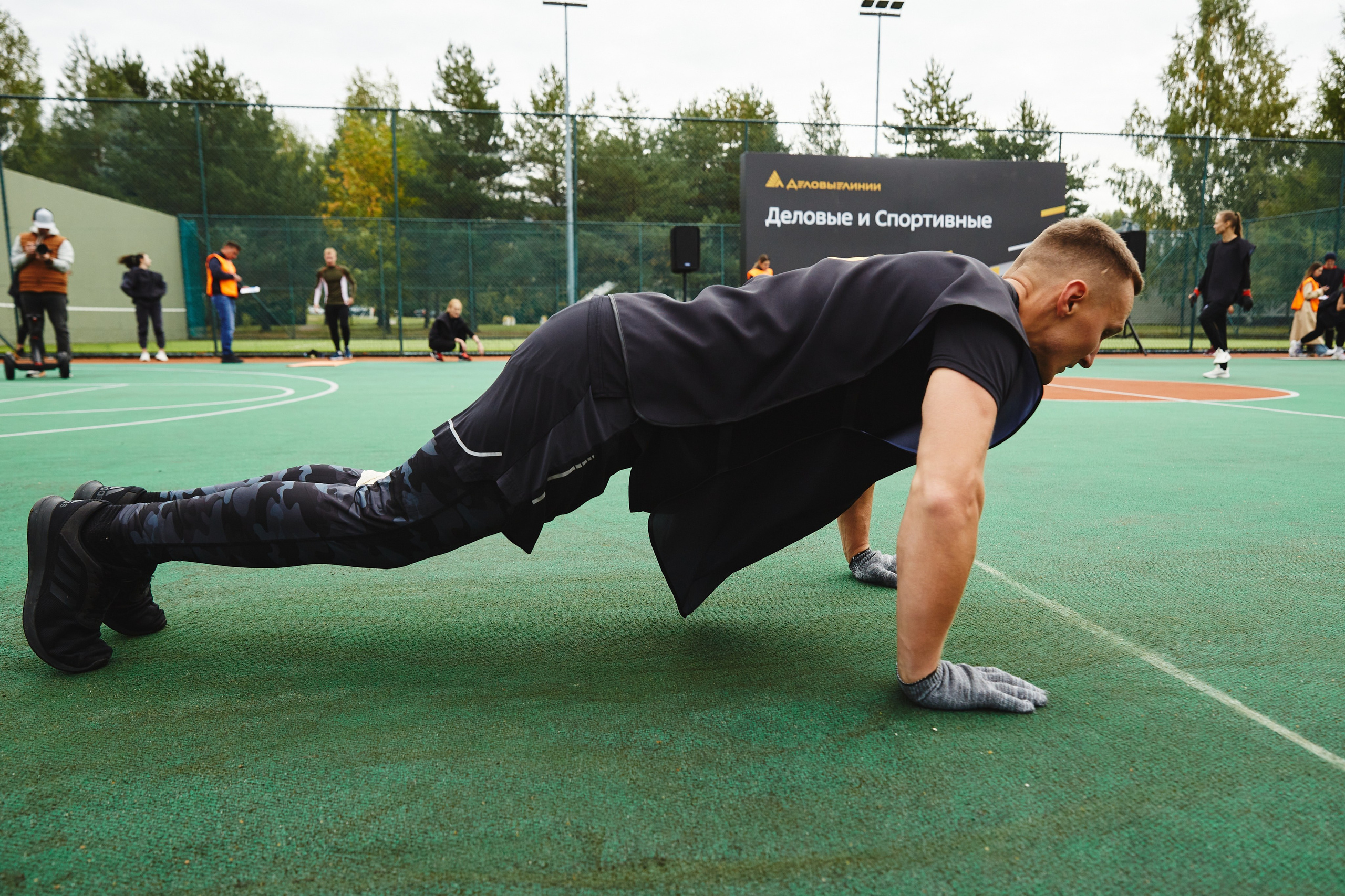 Фотограф на тимбилдинг: спортивное командообразование за городом. КонТайм: профессиональная съемка для организаций