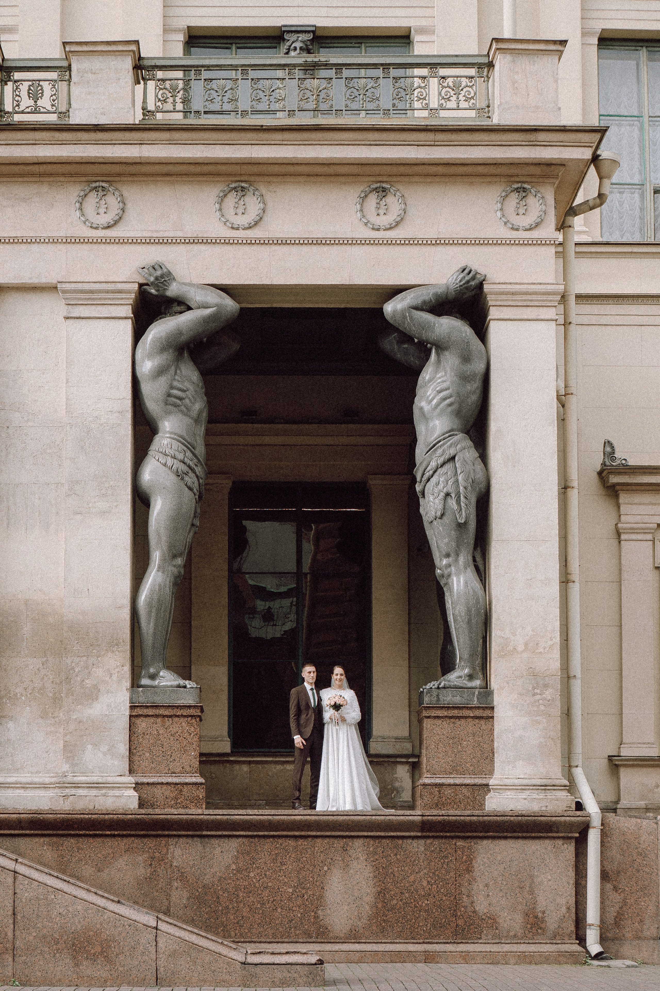 СВАДЕБНАЯ ПРОГУЛКА В САНТК-ПЕТЕРБУРГЕ (ИСАКИЕВСКИЙ СОБОР, ЗИМНЯЯ КАНАВКА, ЭРМИТАЖ И БОЛЬШАЯ МОРСКАЯ УЛИЦА). Профессиональный фотограф, Санкт-Петербург — Виктория Богомолова