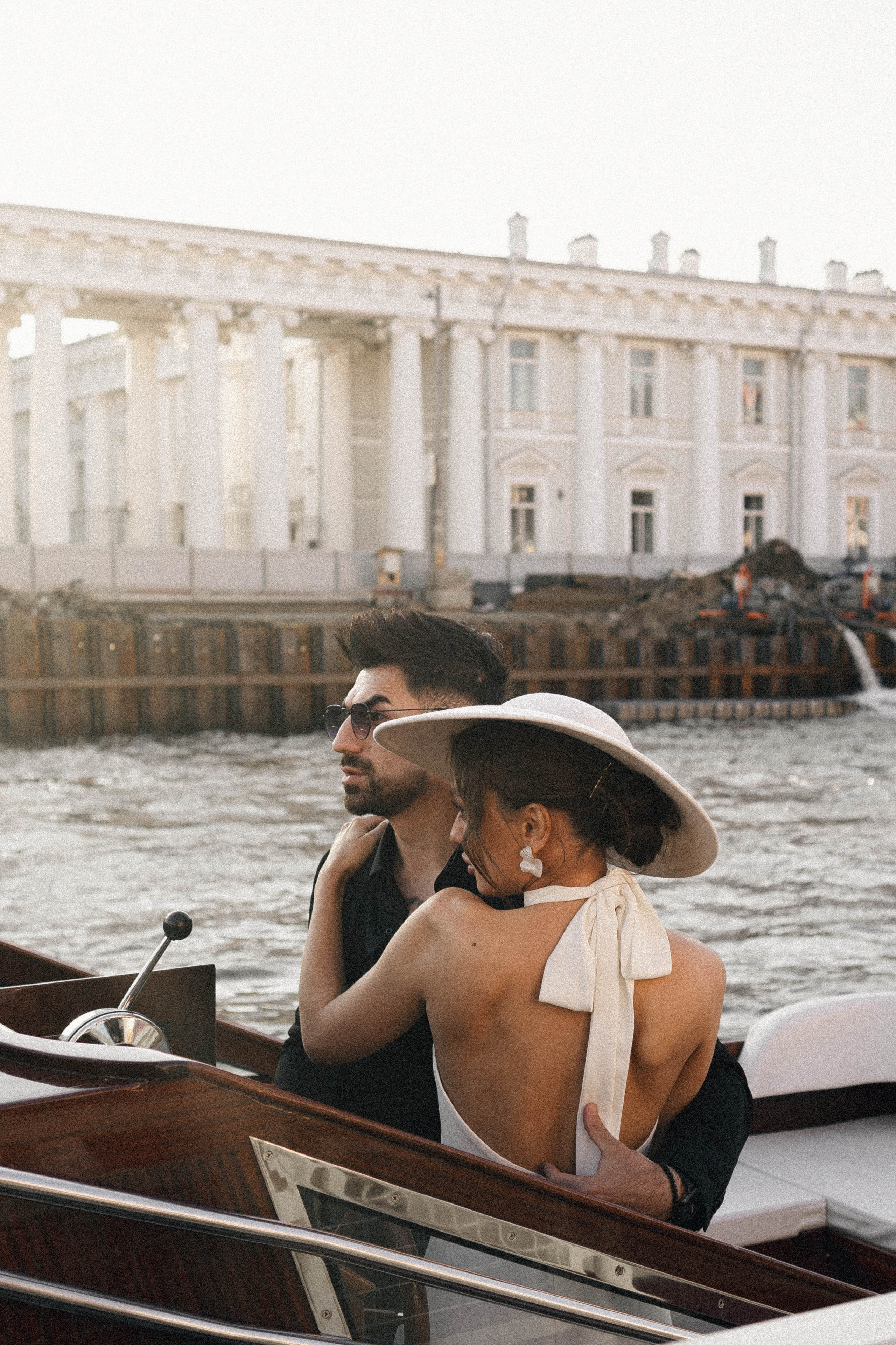 СВАДЕНБНАЯ СЬЕМКА НА КАТЕРЕ ПО КАНАЛАМ САНКТ-ПЕТЕРБУРГА И В АКВАТОРИИ НЕВЫ. Профессиональный фотограф, Санкт-Петербург — Виктория Богомолова