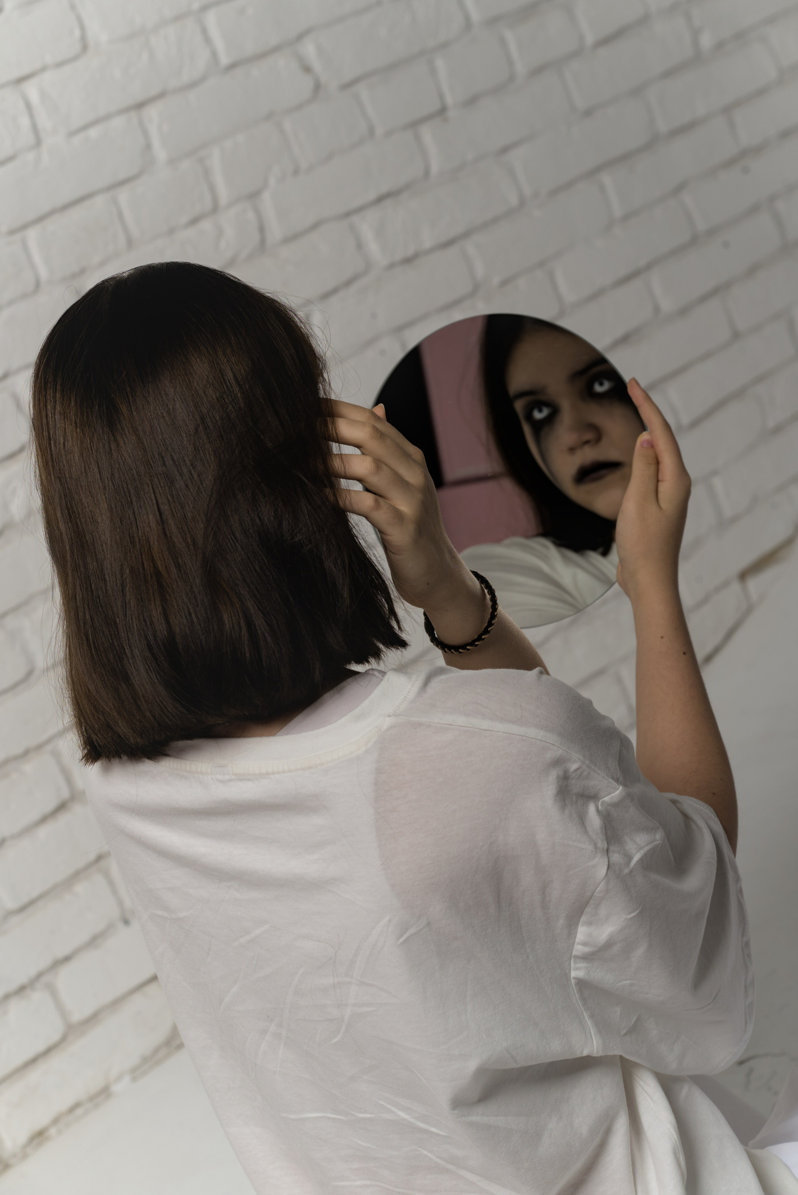 Девушка с белыми глазами. Мир глазами Саши Д