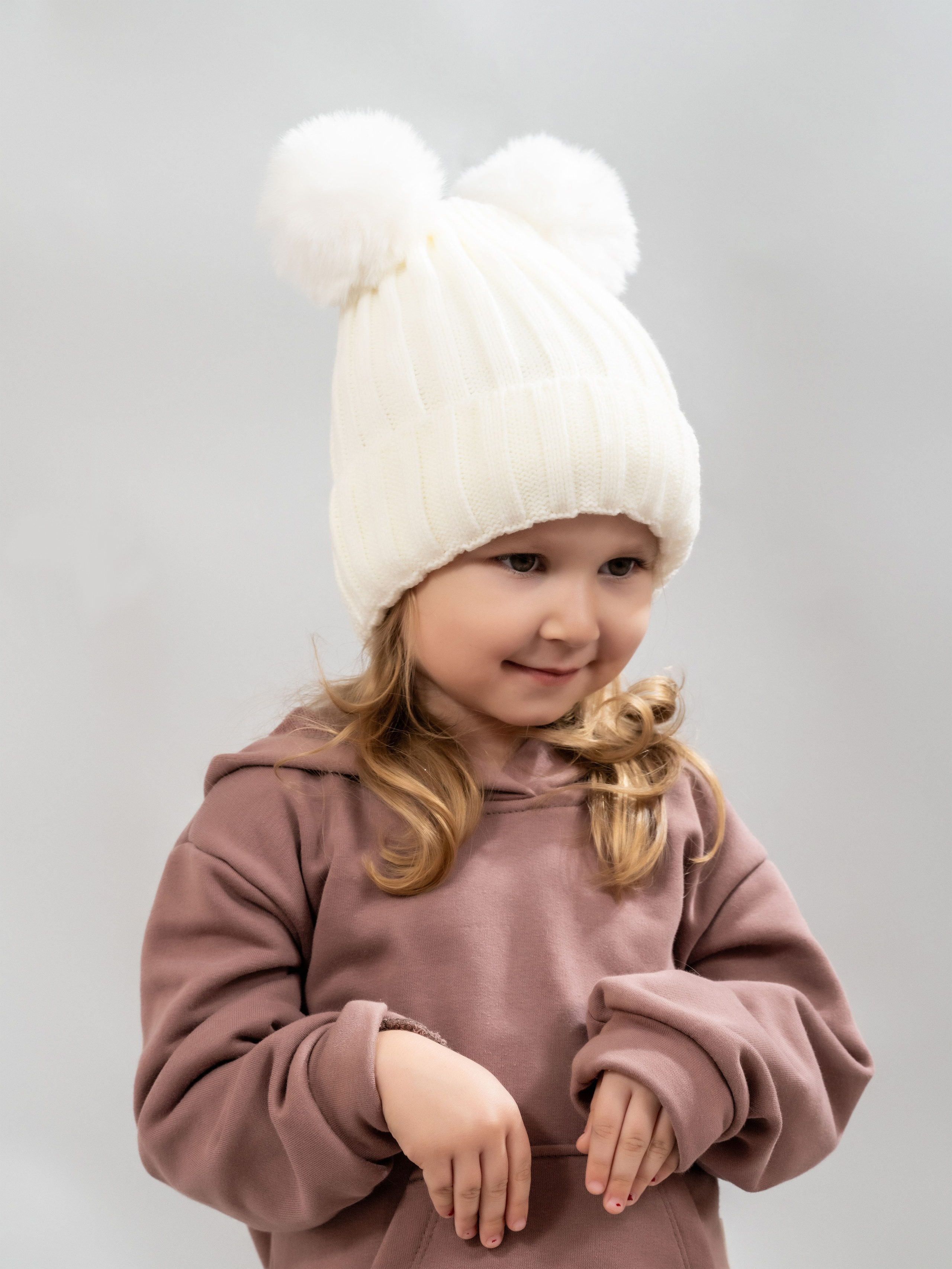 Детские шапочки, съемка для маркетплейсов, модельная съемка. Олейник Денис — предметный фотограф, фотограф для маркетплейсов в Казани