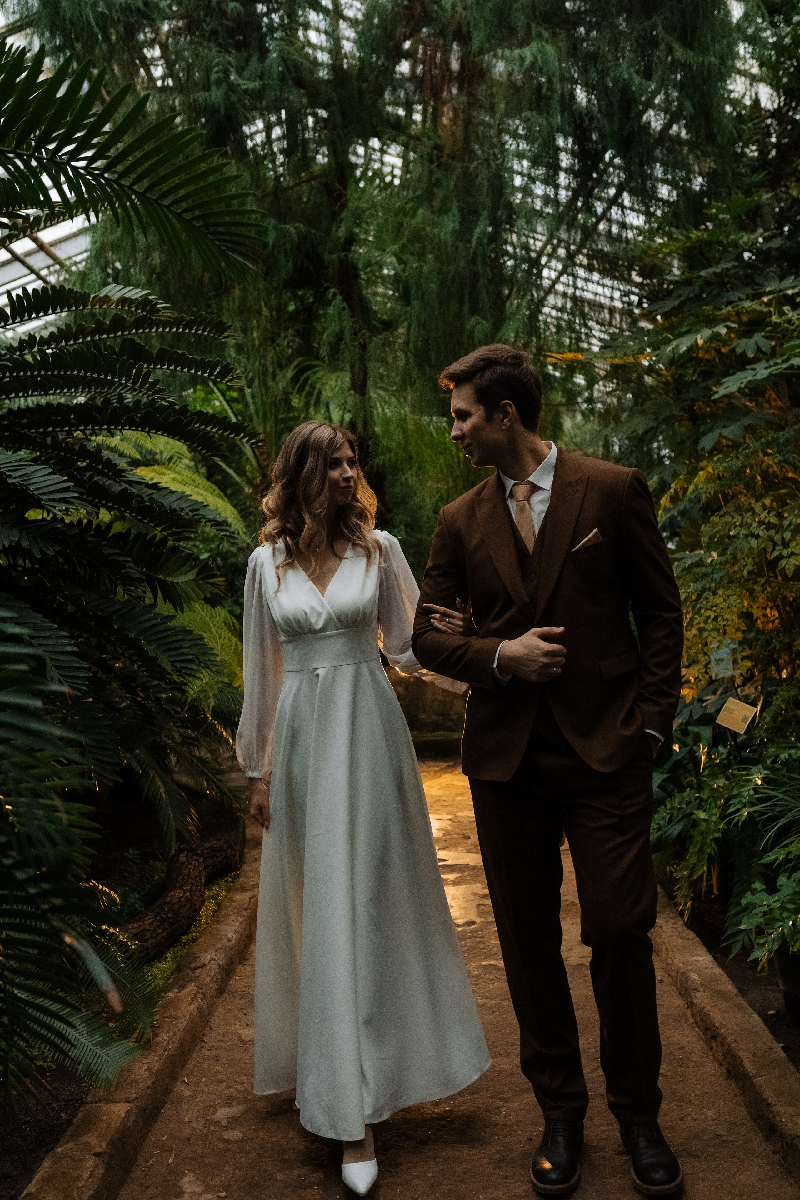 Свадебная фотосессия в оранжерее, Москва. Свадебный фотограф в Москве Анна Полушина