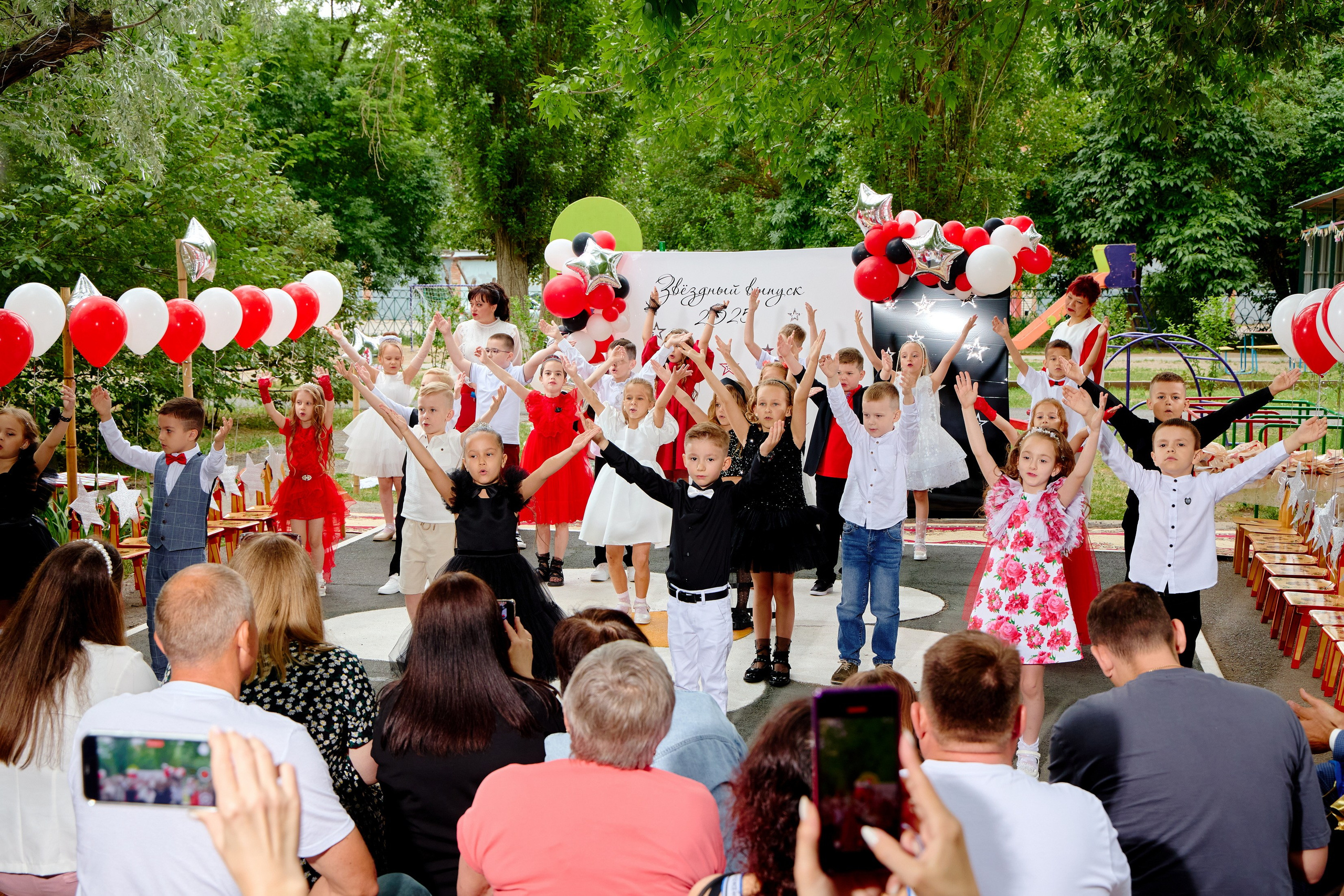 Выпускной 45 сад. Фотограф Выпускные альбомы Таганрог Сергей Коробченко