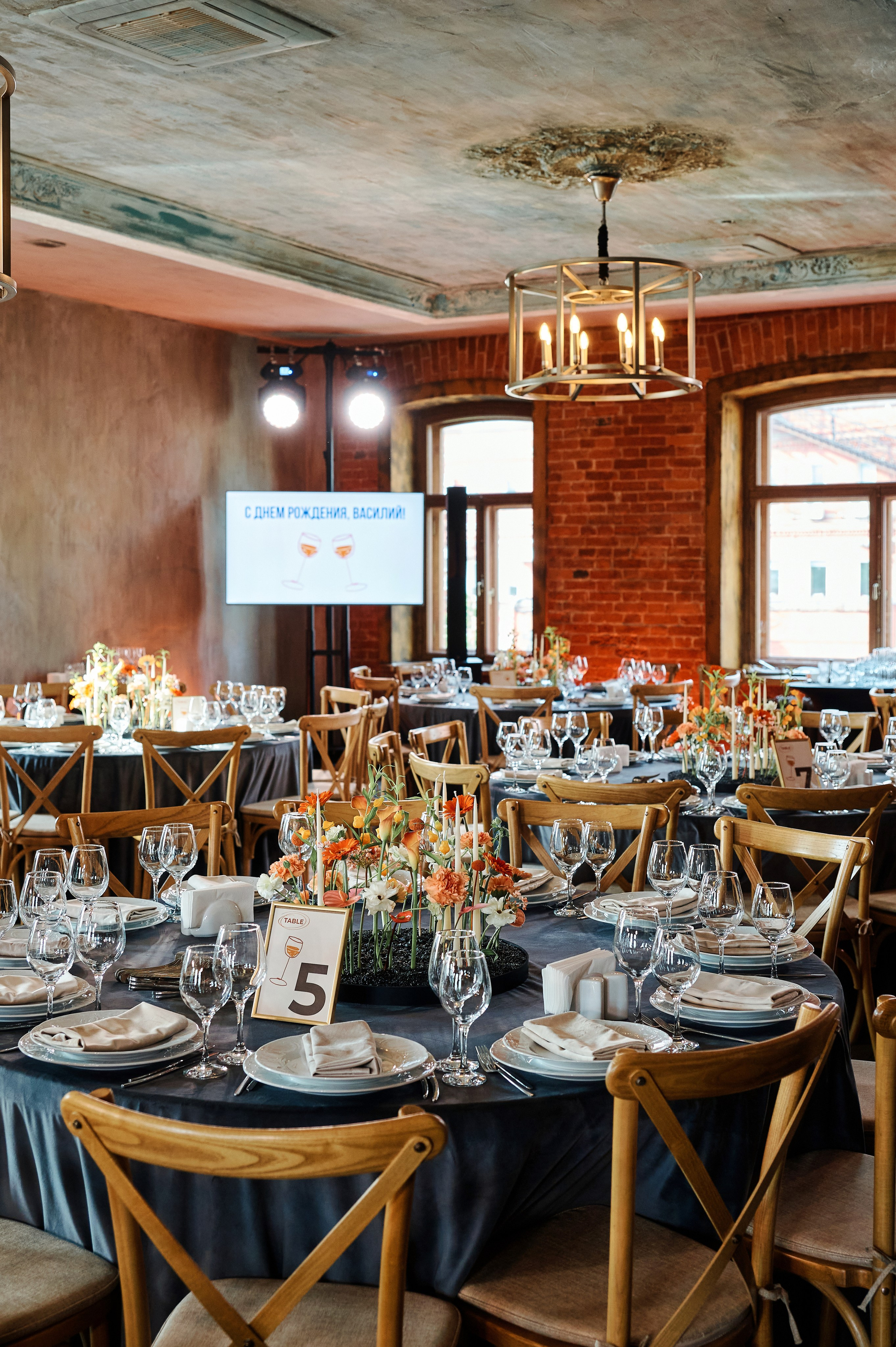 Интерьер помещения для торжества, праздничное украшение, документальный фотограф