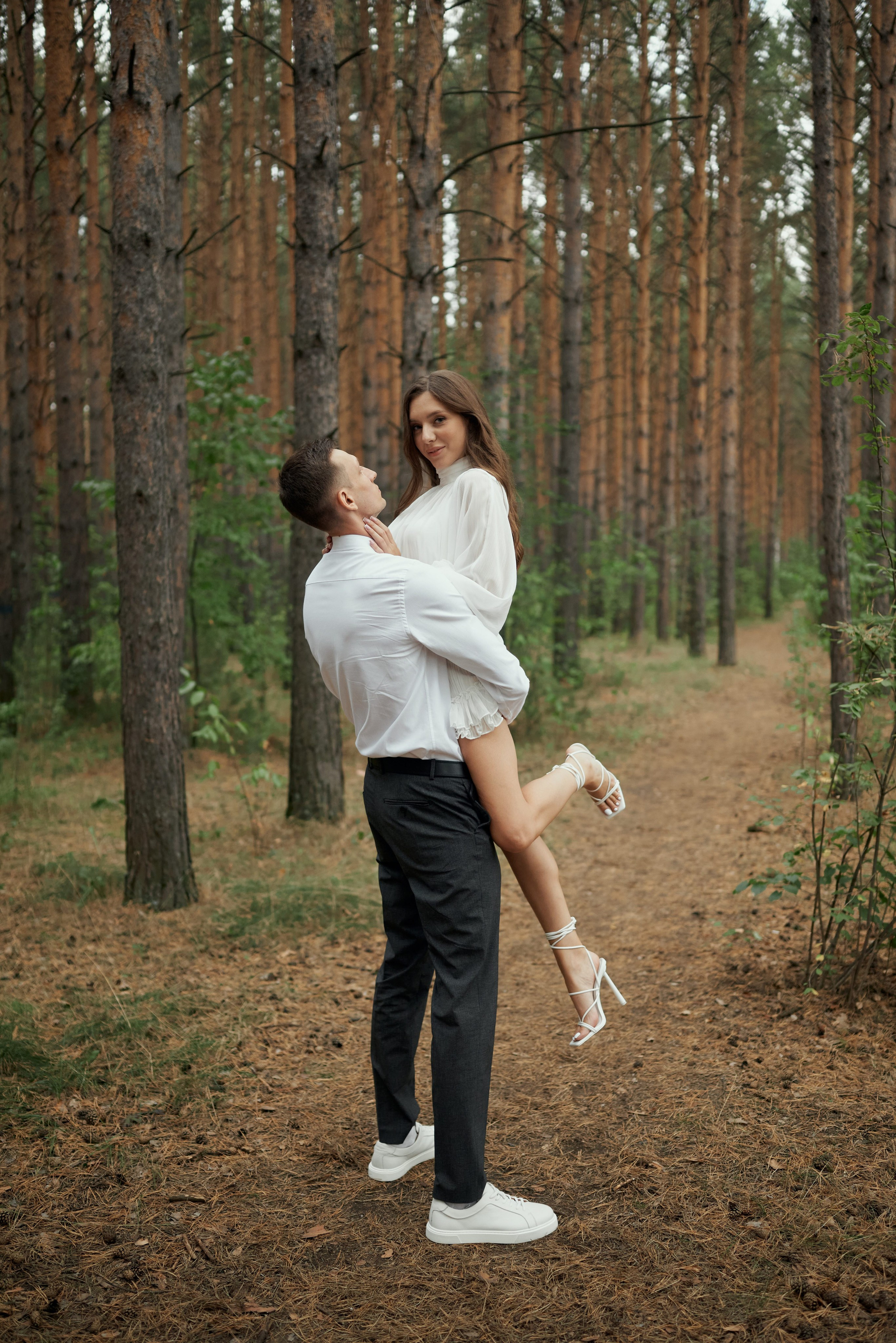 Сосновый лес. Свадебный фотограф Александр Браво