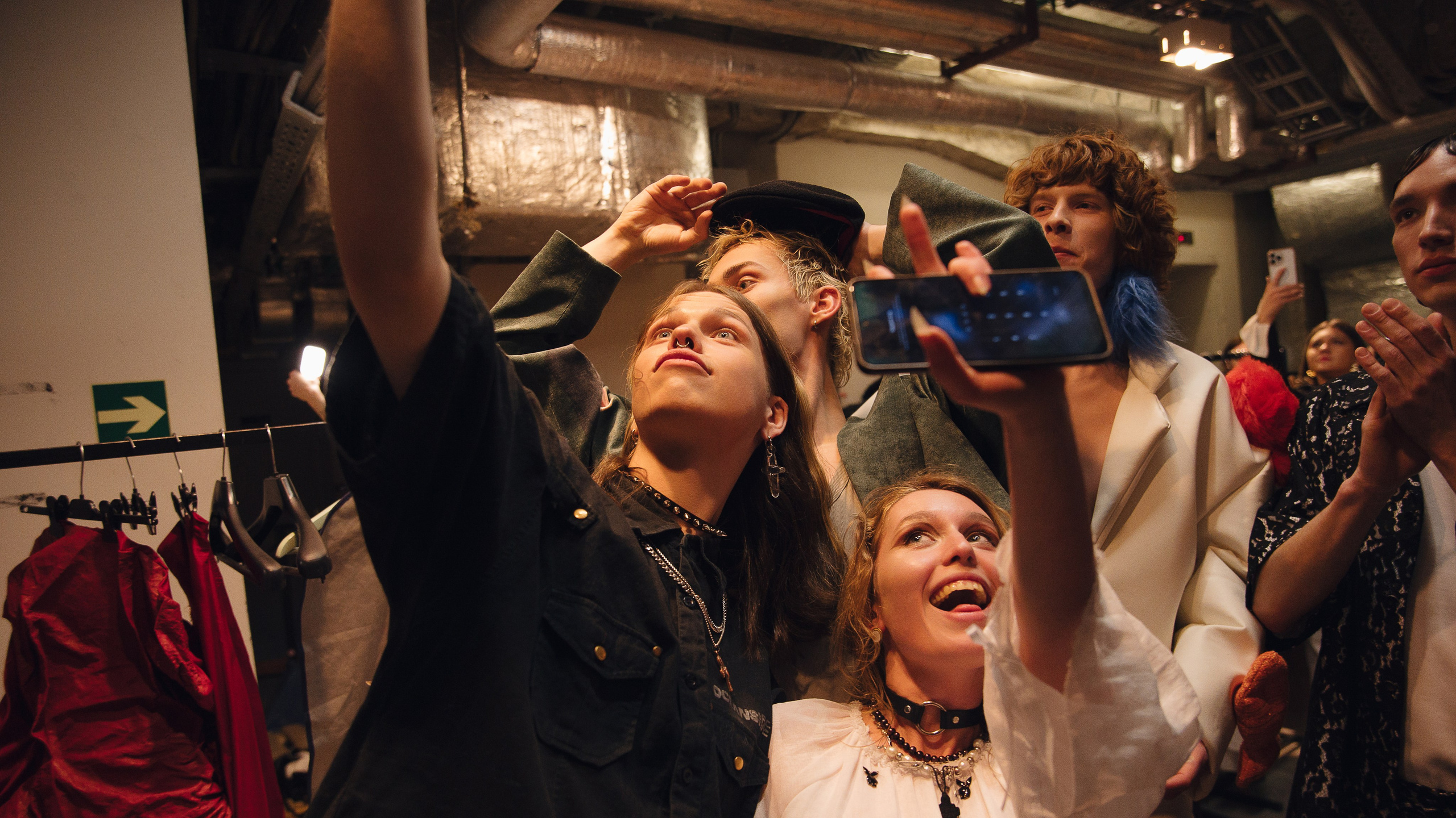 Бекстейдж показа «Новые Имена» собака.ru|ДЛТ. Портретный и репортажный фотограф в Санкт-Петербурге