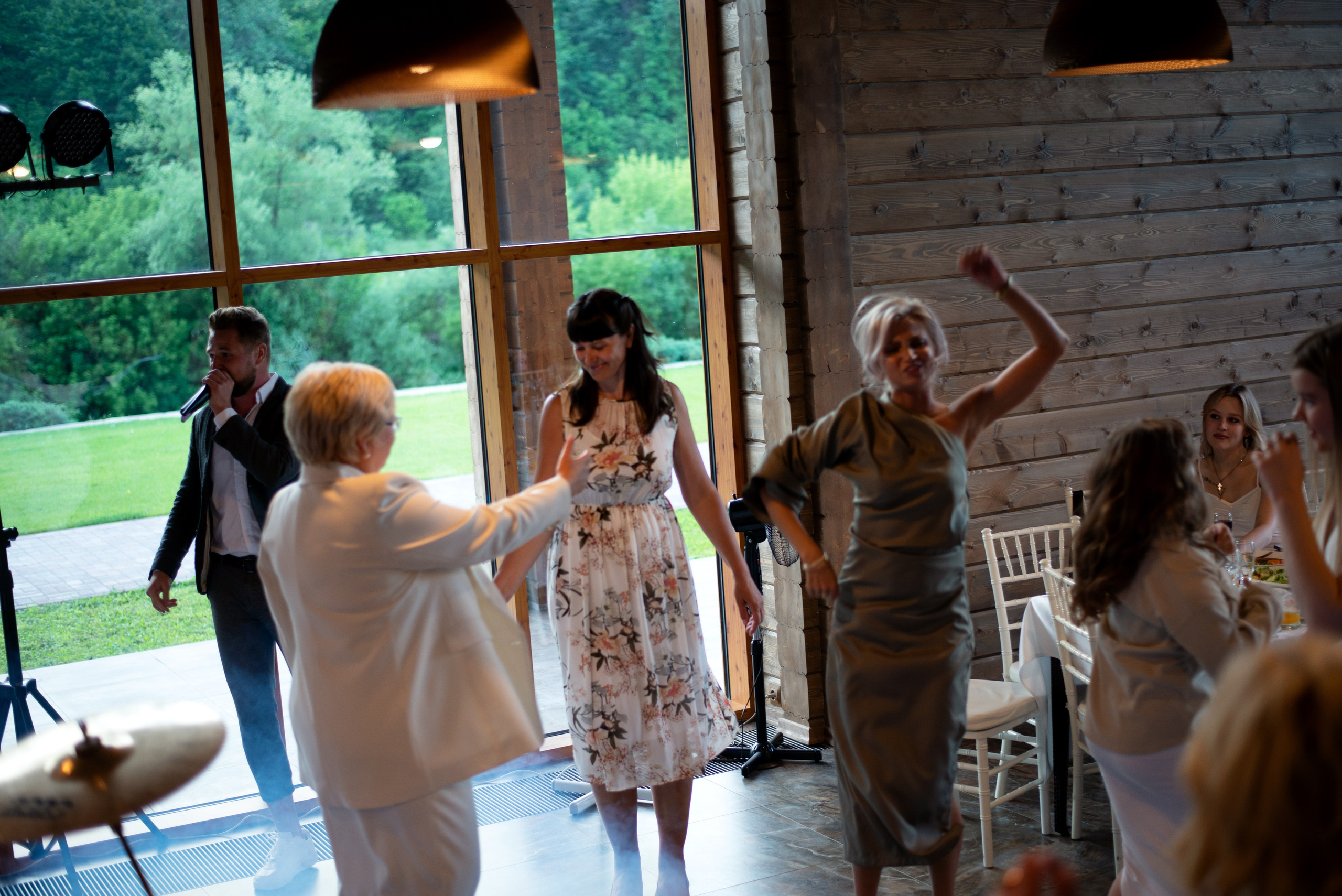 Свадьба и банкеты. Дина — ваш фотограф в Коломне и Москве. Живые портреты, любимые люди, важные события. Всё, что хочется помнить