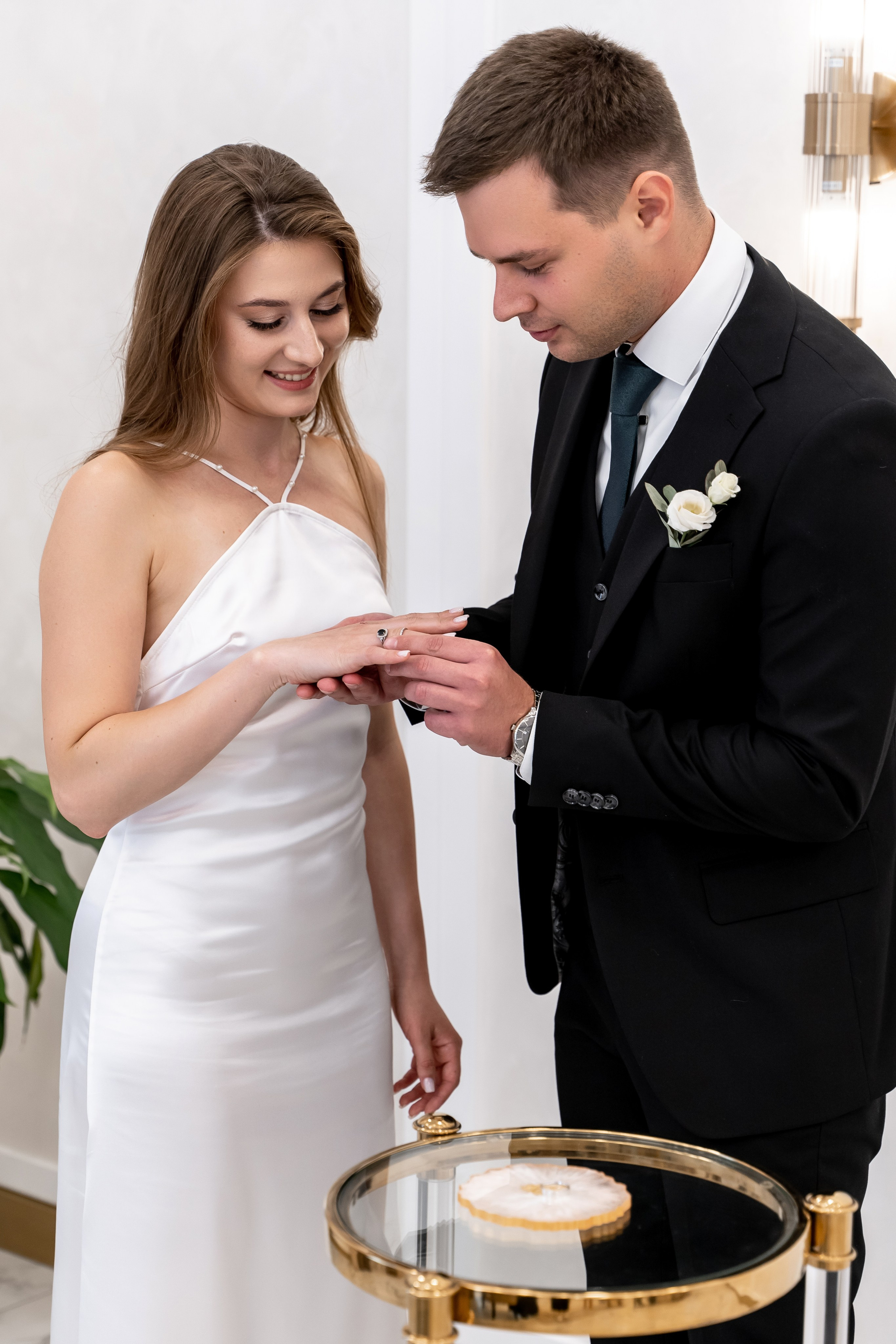 Свадебный фотограф в Москве. Свадебный фотограф Видное, Бутово, Домодедово, Щербинка, Царицыно. Роспись во дворце бракосочетания Южное Бутово. Регистрация брака в Москве и Московской области. Фотограф на свадьбу. Свадебная фотосессия в центре Москвы. Фотосессия свадебного банкета  в ресторане. Выездная регистрация брака. Фотосессия молодоженов. Свадебная прогулка. Жених и невеста в день свадьбы. Wedding in Moscow. Свадебная фотосессия  в Барвихе. Стильная свадебная фотография. Сборы жениха и невесты в день свадьбы. 