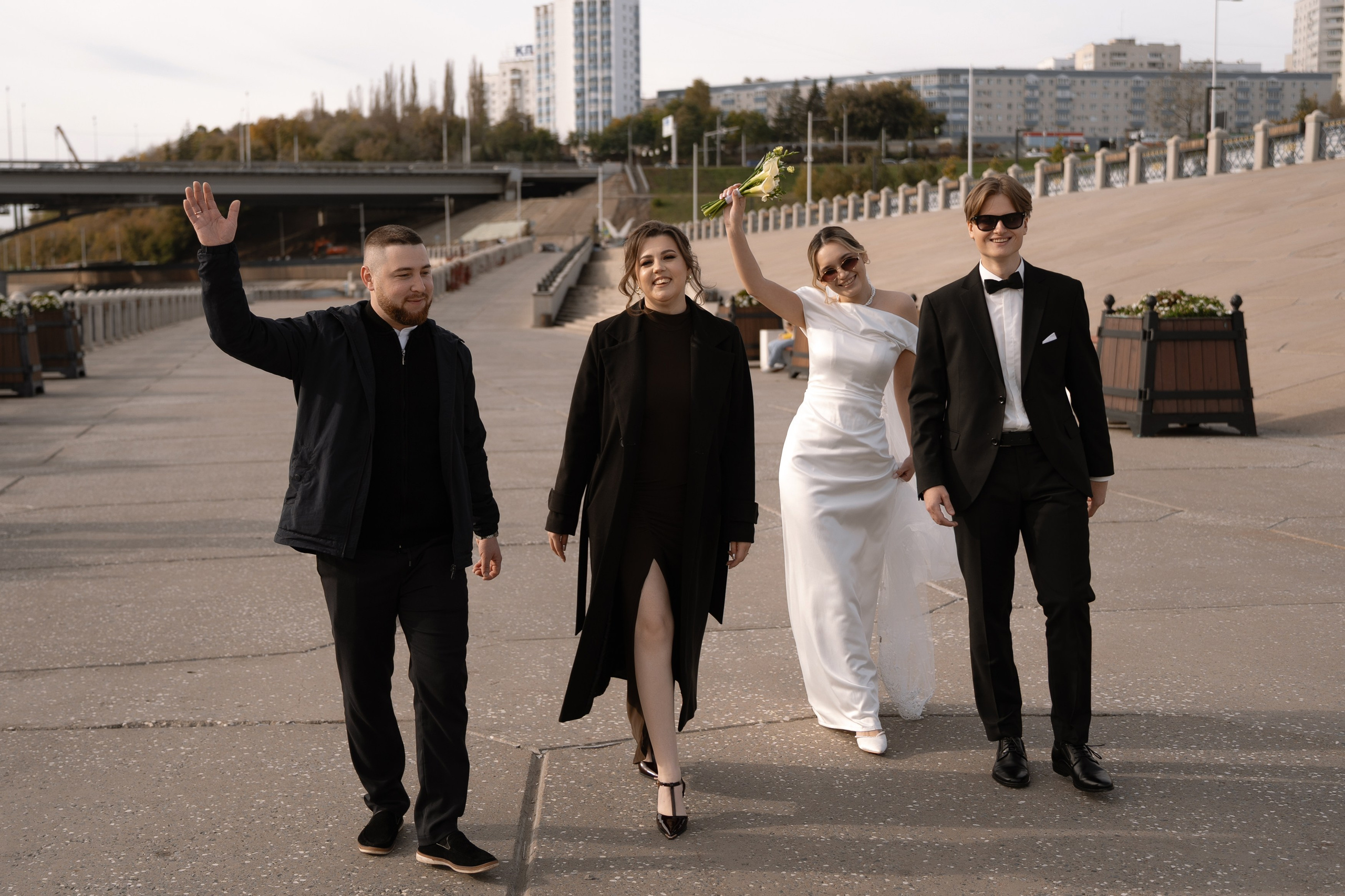 Колоннада на Набережной реки Белой (ост. Монумент Дружбы). Свадебный фотограф в Уфе Лилия Сова