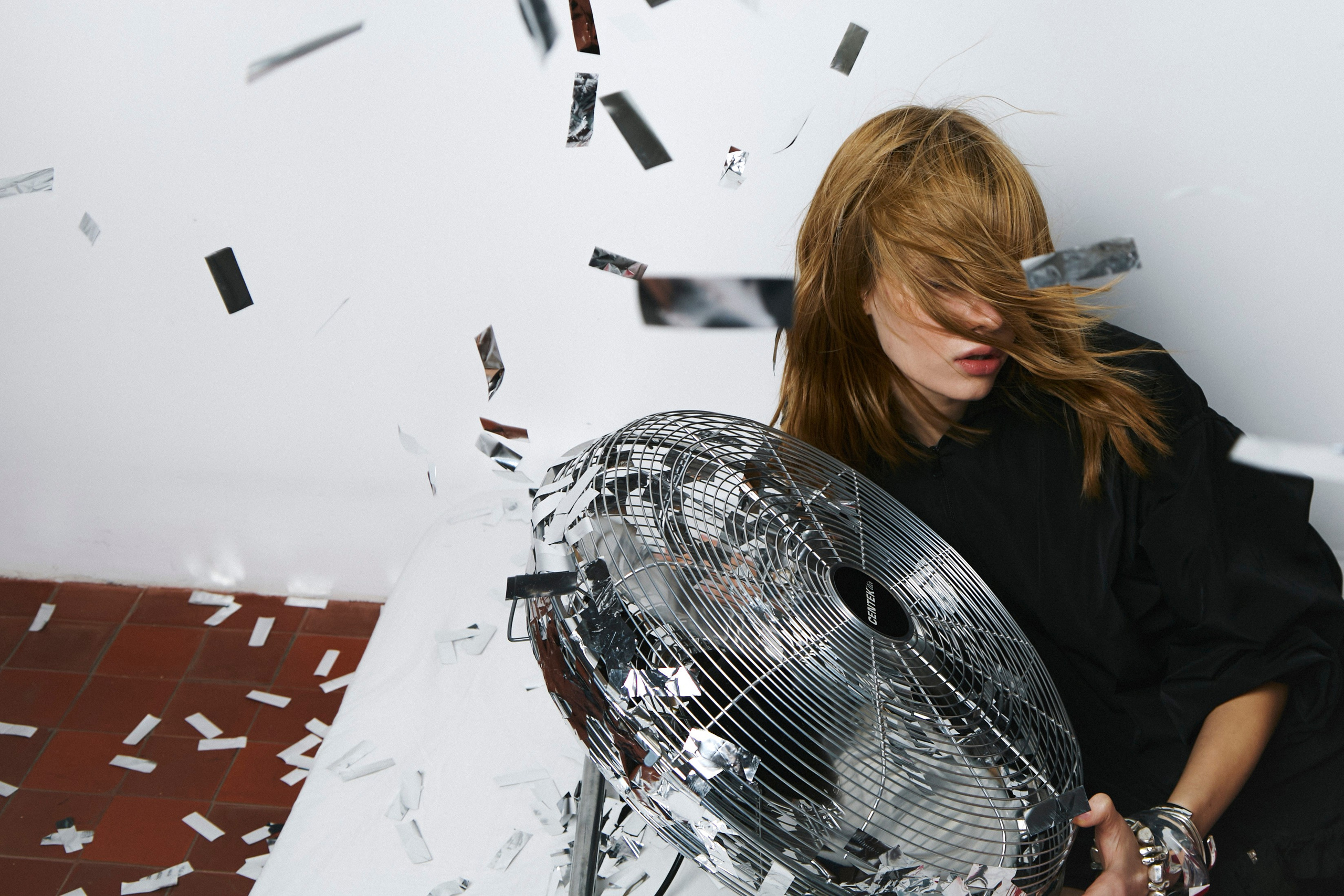 Ouvert. Arina Kharakhashian