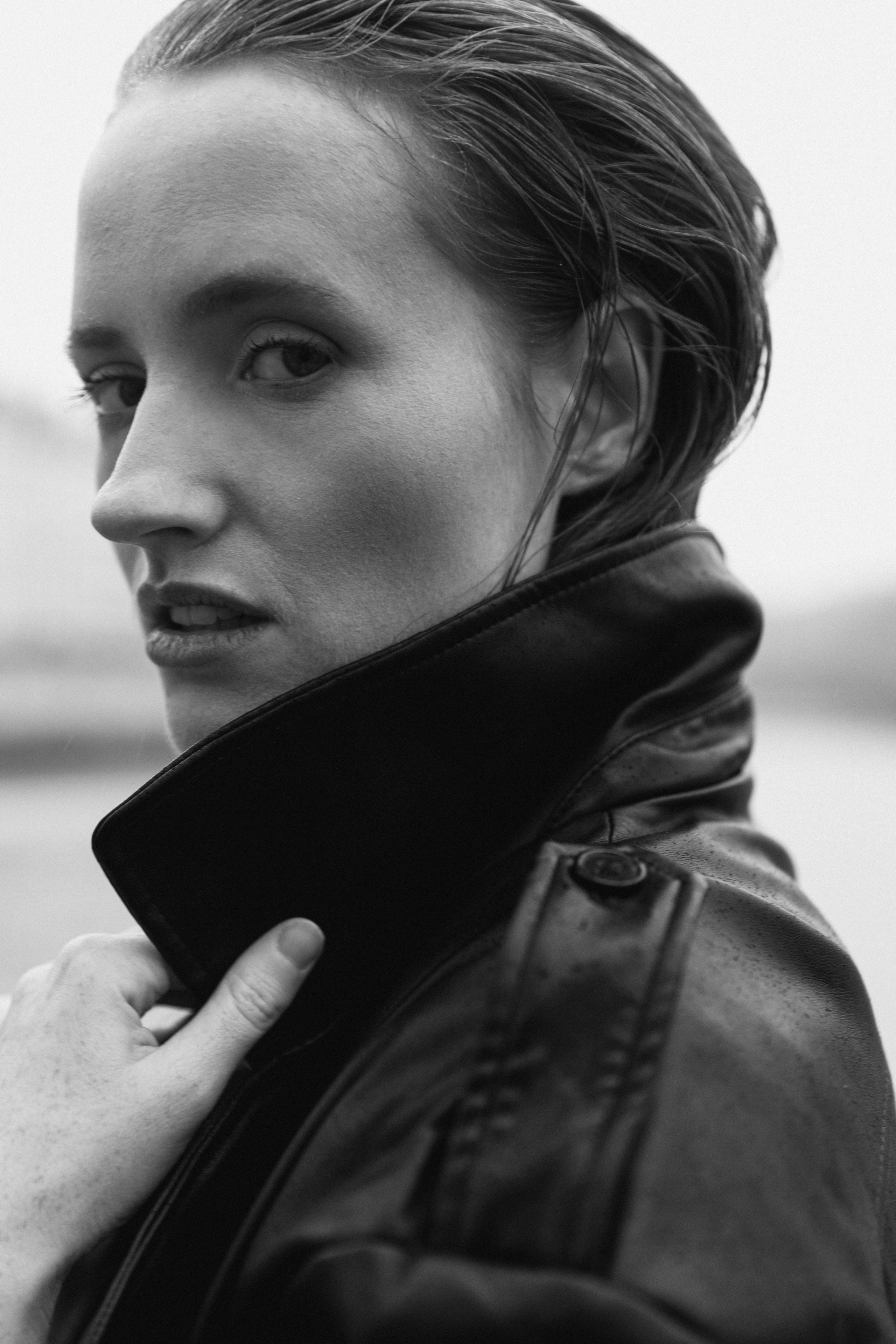 Femme fatale. Photographer in Paris