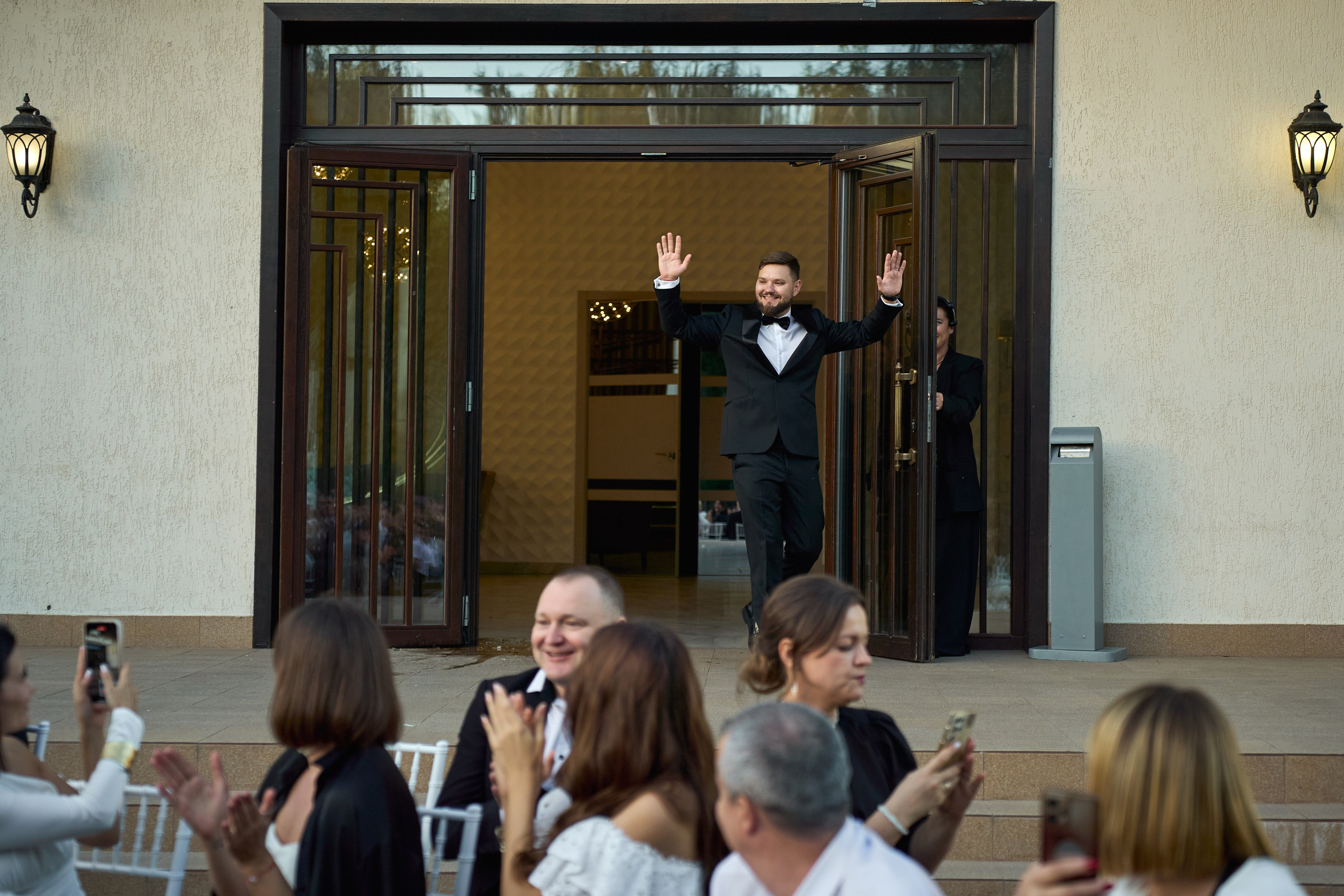 Свадьба с искусственным интеллектом в Усадьбе фамилии от ТВИНС СТУДИО лучших фотографов Краснодара. ТВИНС СТУДИО — лучшие свадебные фотографы и видеографы в Краснодаре