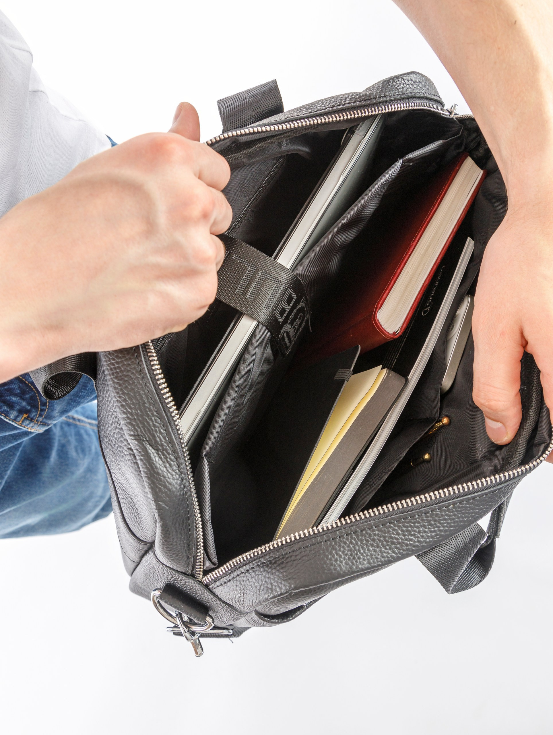 Съемка сумок с моделью для сайтов, маркетплейсов, WB, Ozon, Яндекс Маркет и др. Студия коммерческой съемки ХВОЯ