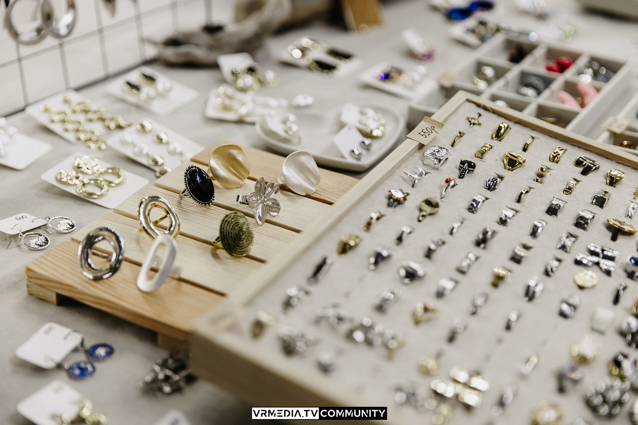 Традиционный рождественский базар и Garage Sale