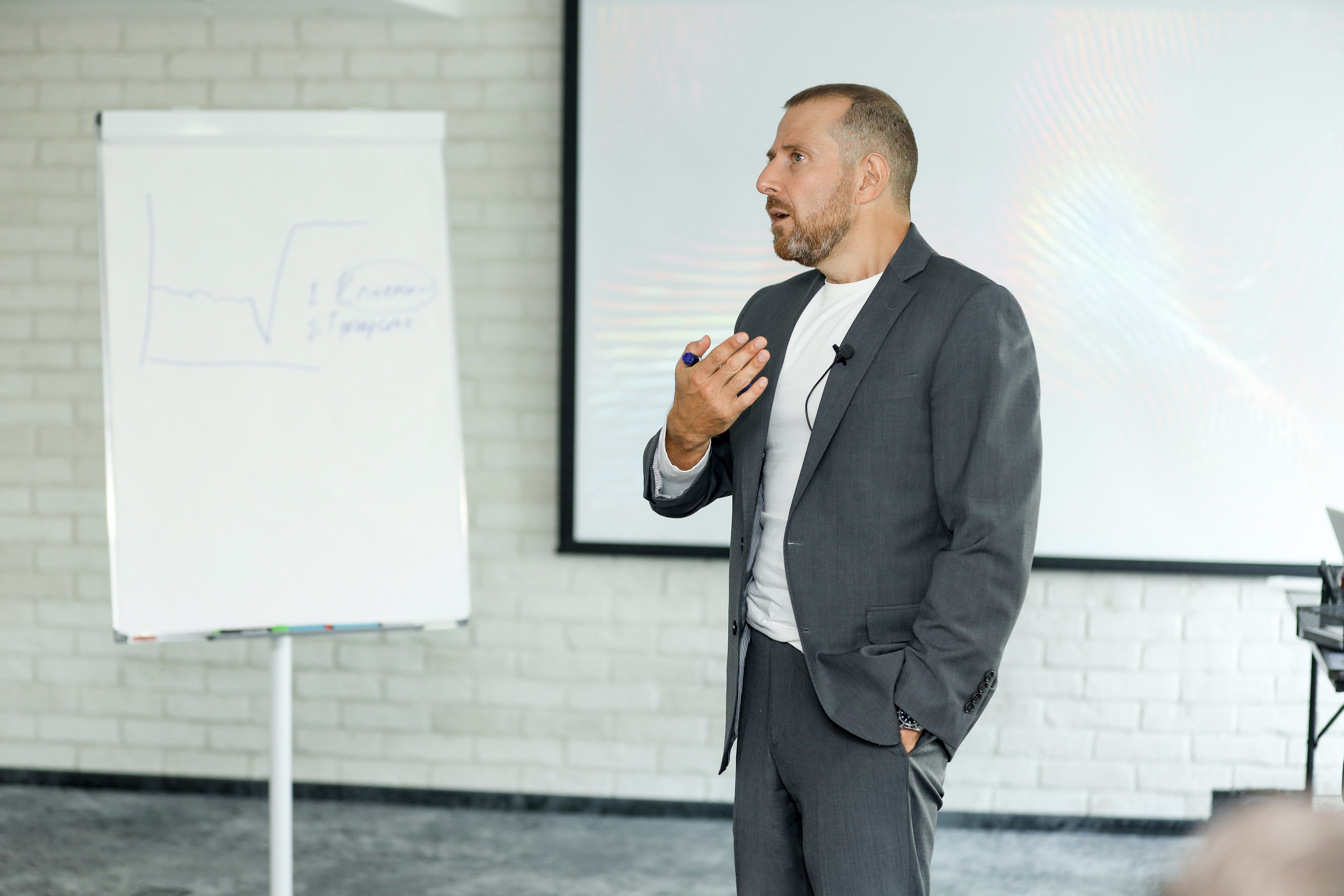 Игорь Рызов деловая встреча. Фотограф Антон Чупринин