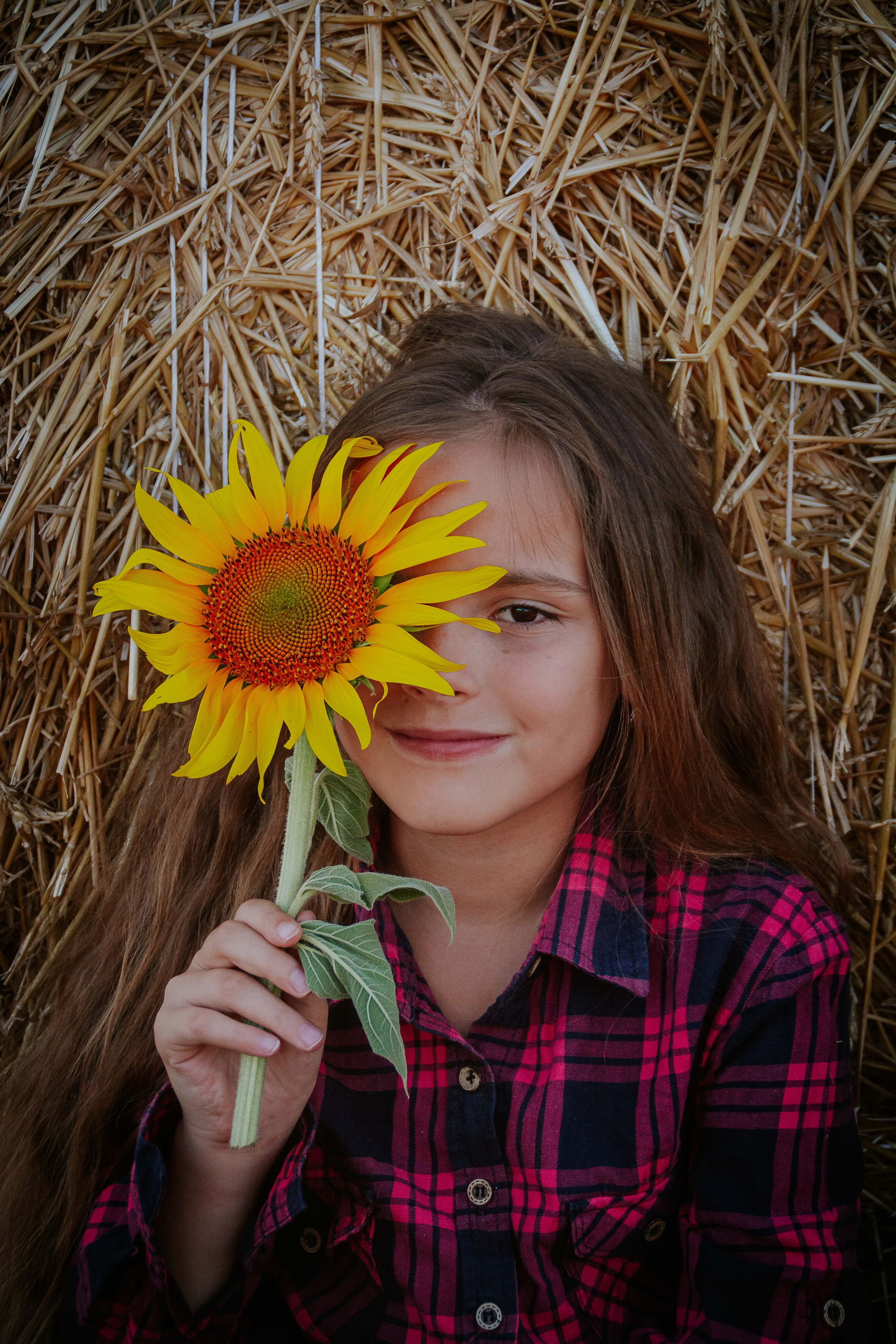 Фотосессия в тюках сена, в соломе. Елена Волкова семейный фотограф в станице Гостагаевской города-курорта Анапа