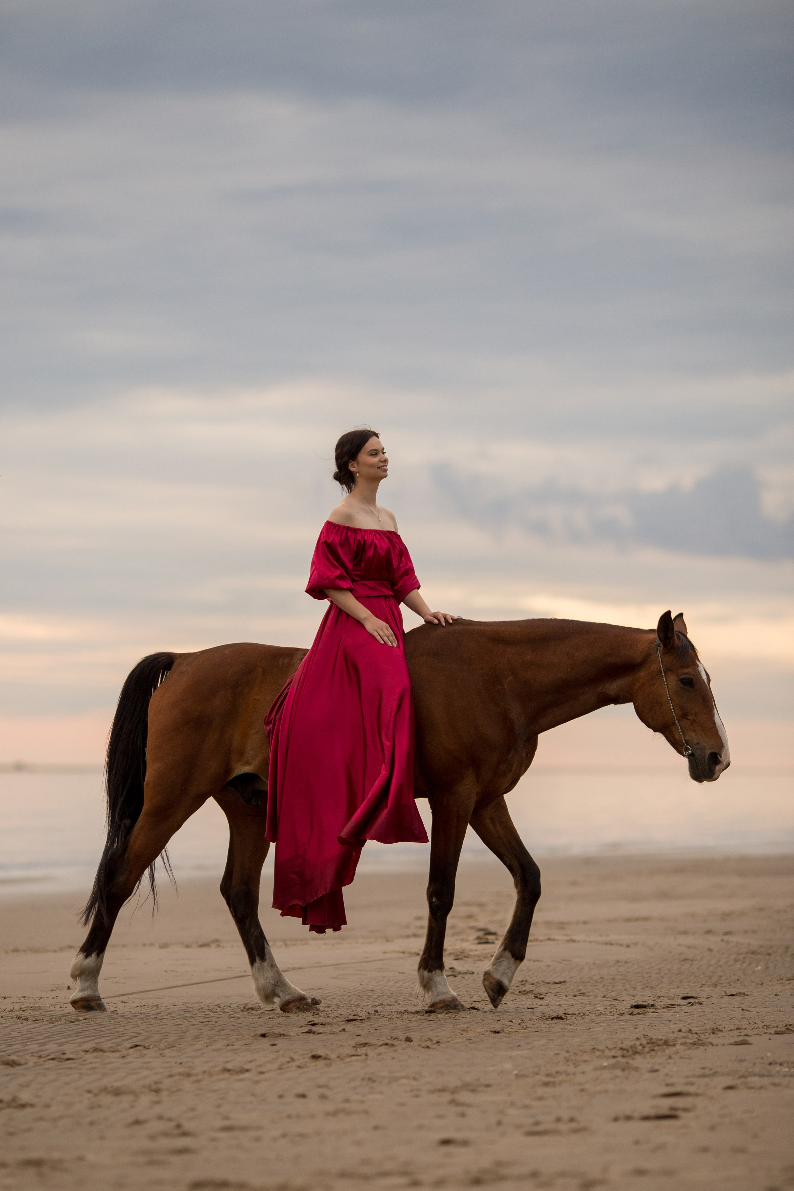 Фотосессия с лошадью на закате у моря