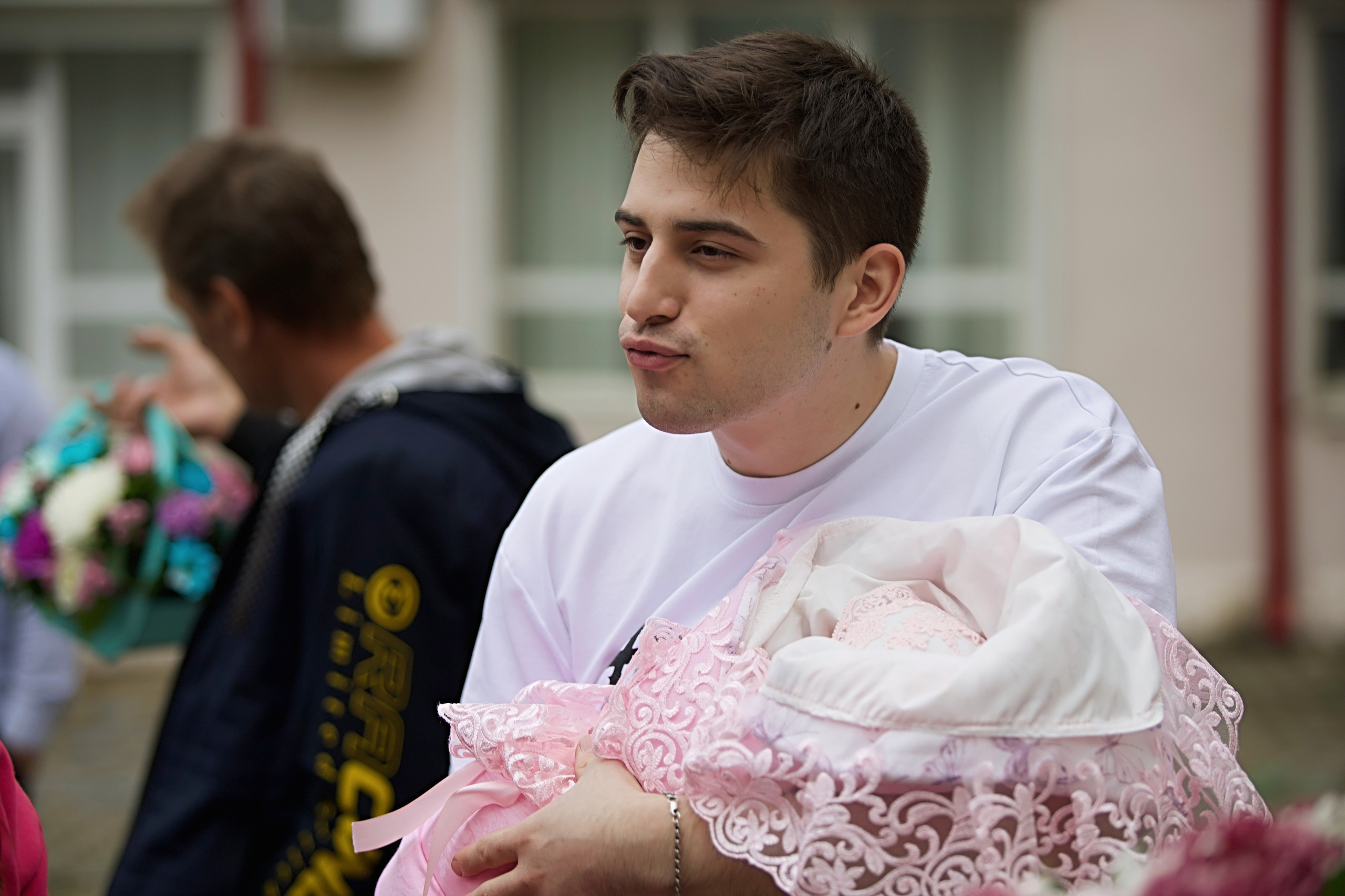 Выписка Аня и Давид. Репортажный фотограф Анапа