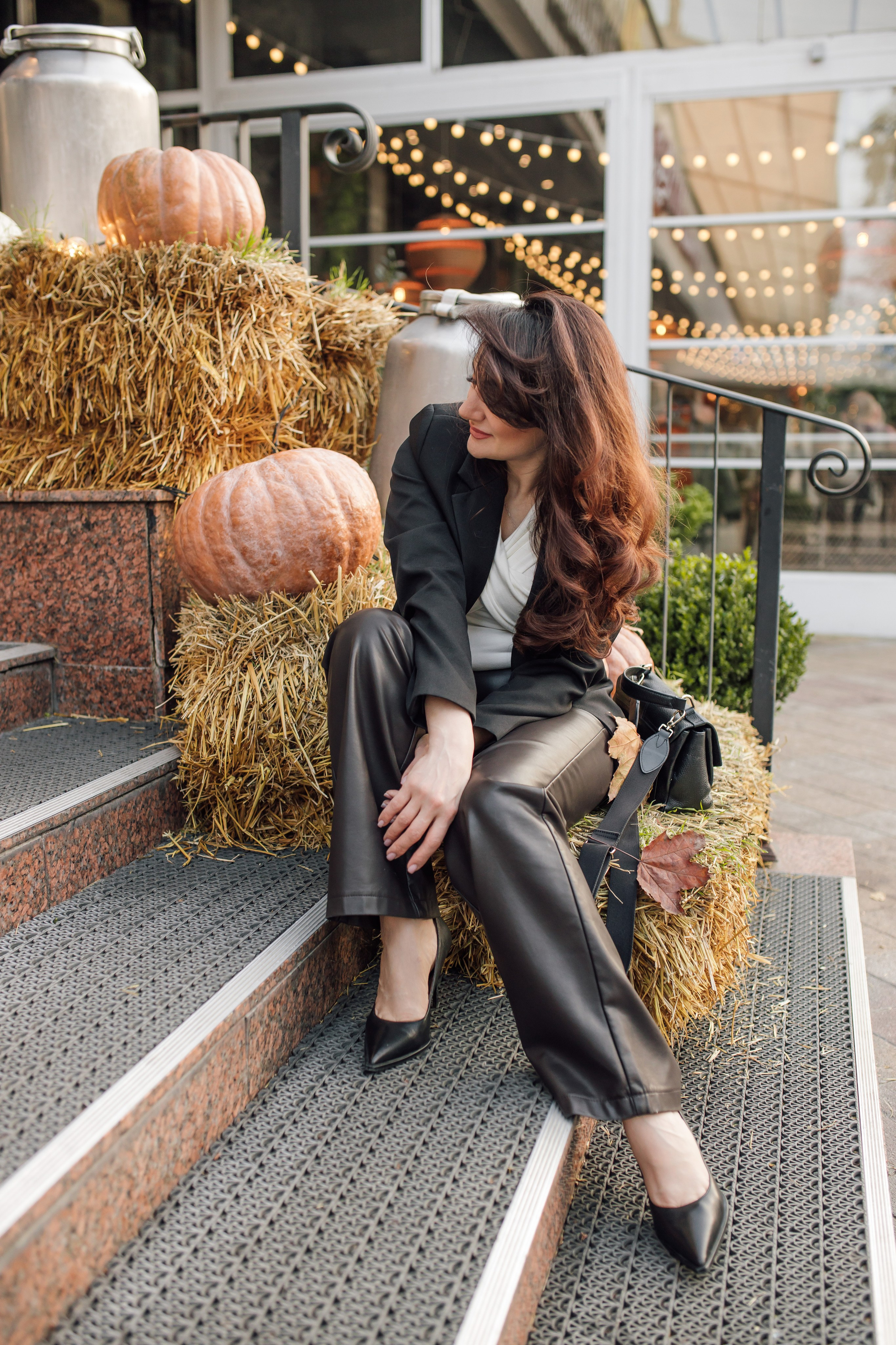 Мама и дочь, осенняя городская прогулка. Фотохудожник Наталия Кирсанова