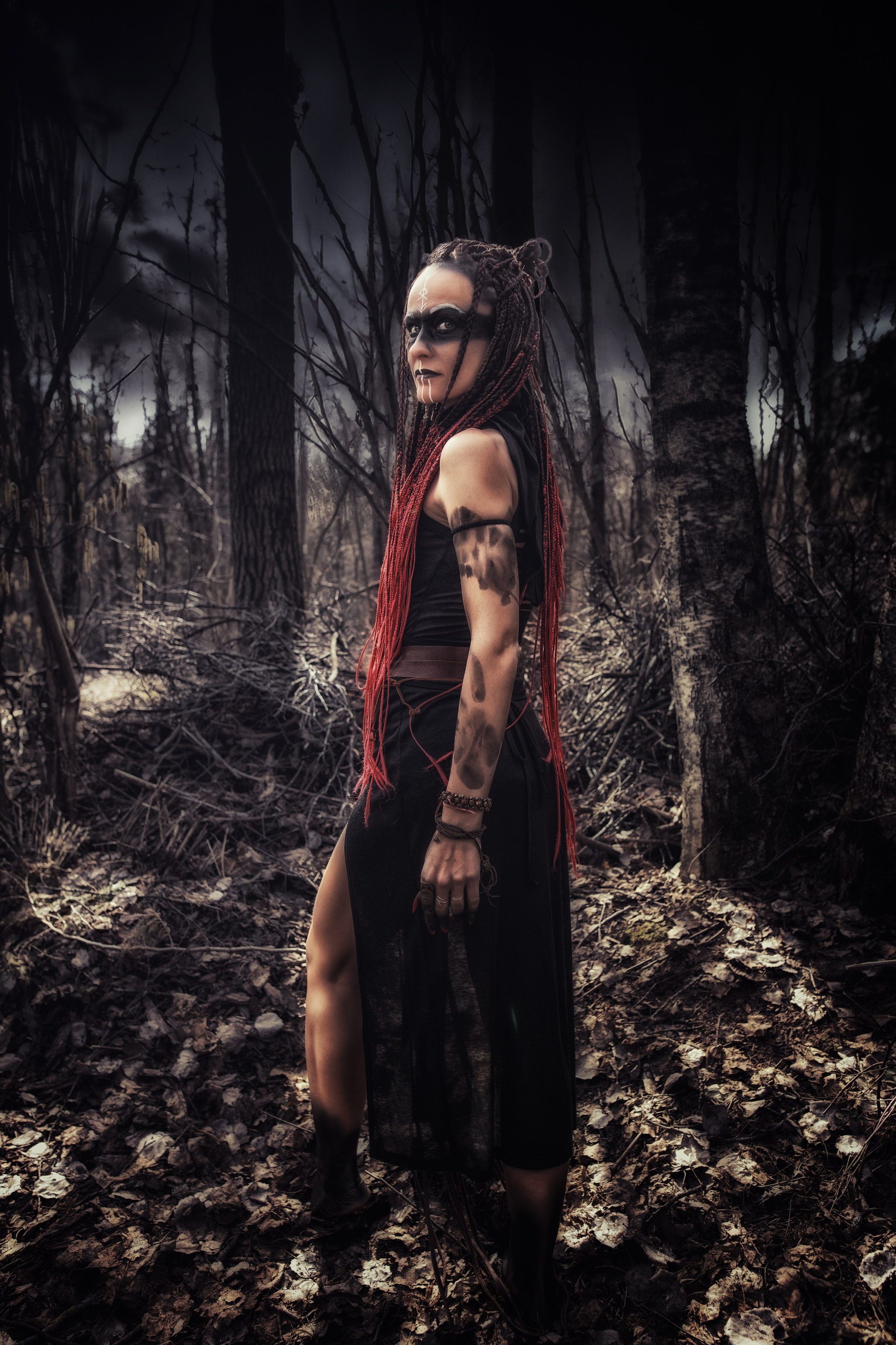 Ведьмина роща — это ТФП фотопроект с непрофессиональной, но очень красивой моделью, Мариной. Фотограф портретист в Троицке и Москве Иван Парусиди