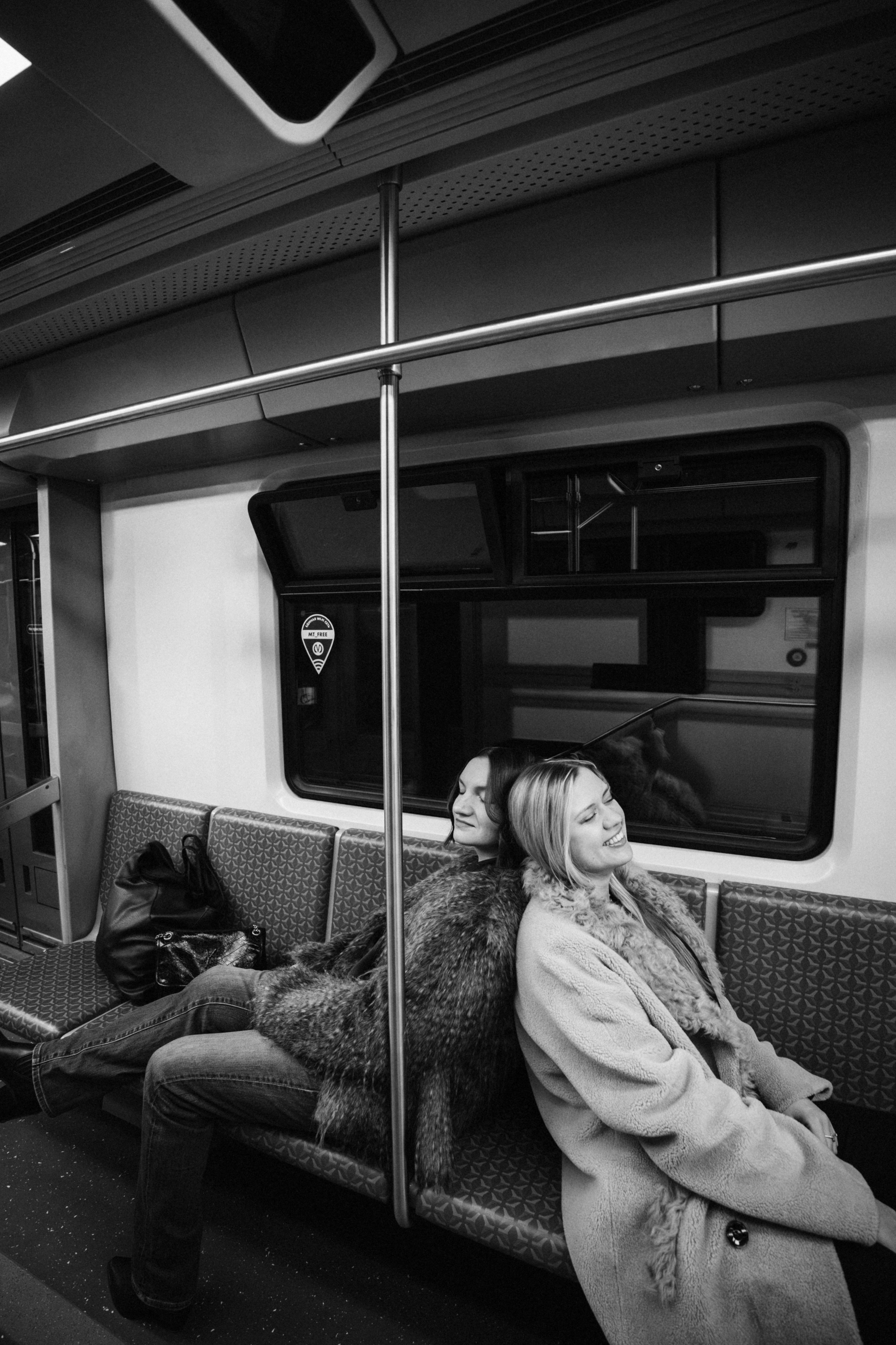 Катя и Кристина в метро. Klerout Photographer
