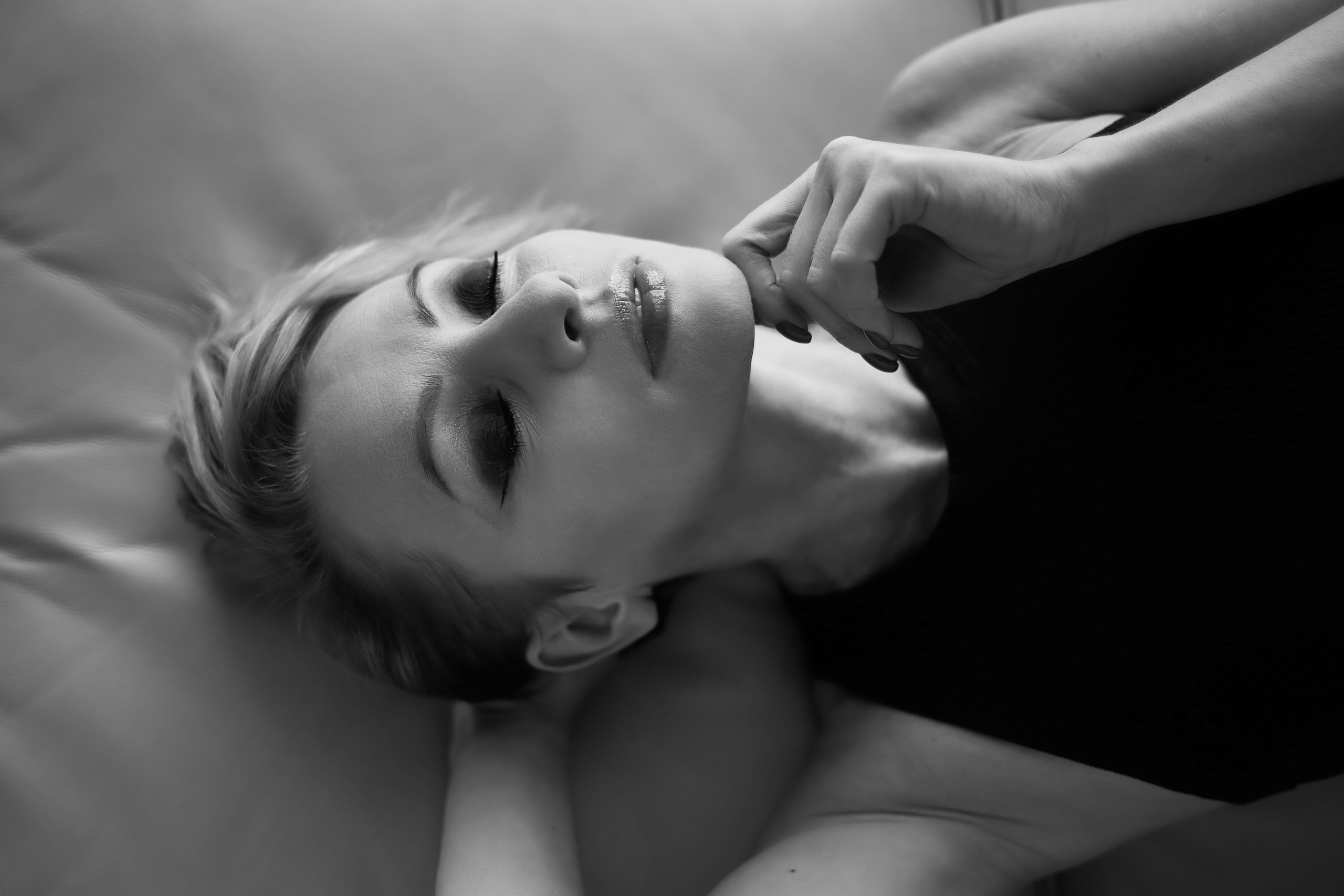 Студийный портрет чб. Фотограф Михаил Коган — Москва 89267284460