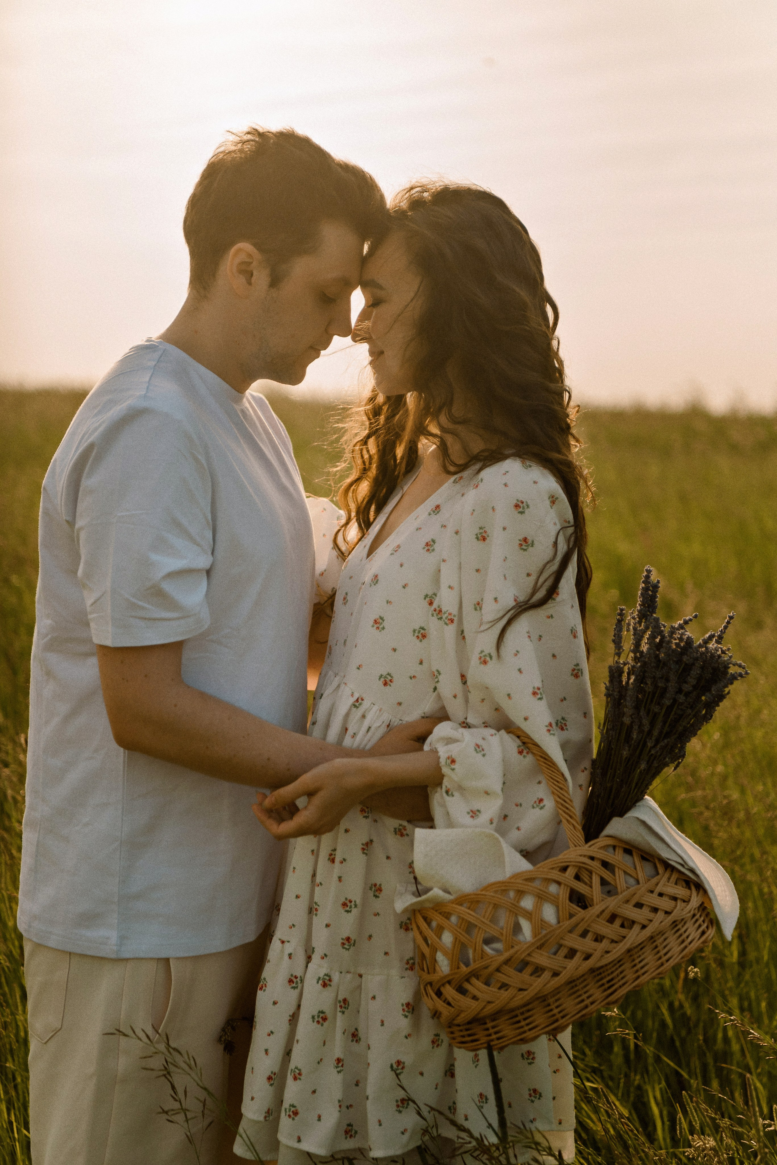 Лиза и Лёша в поле. Свадебный фотограф в Санкт-Петербурге София Шубик