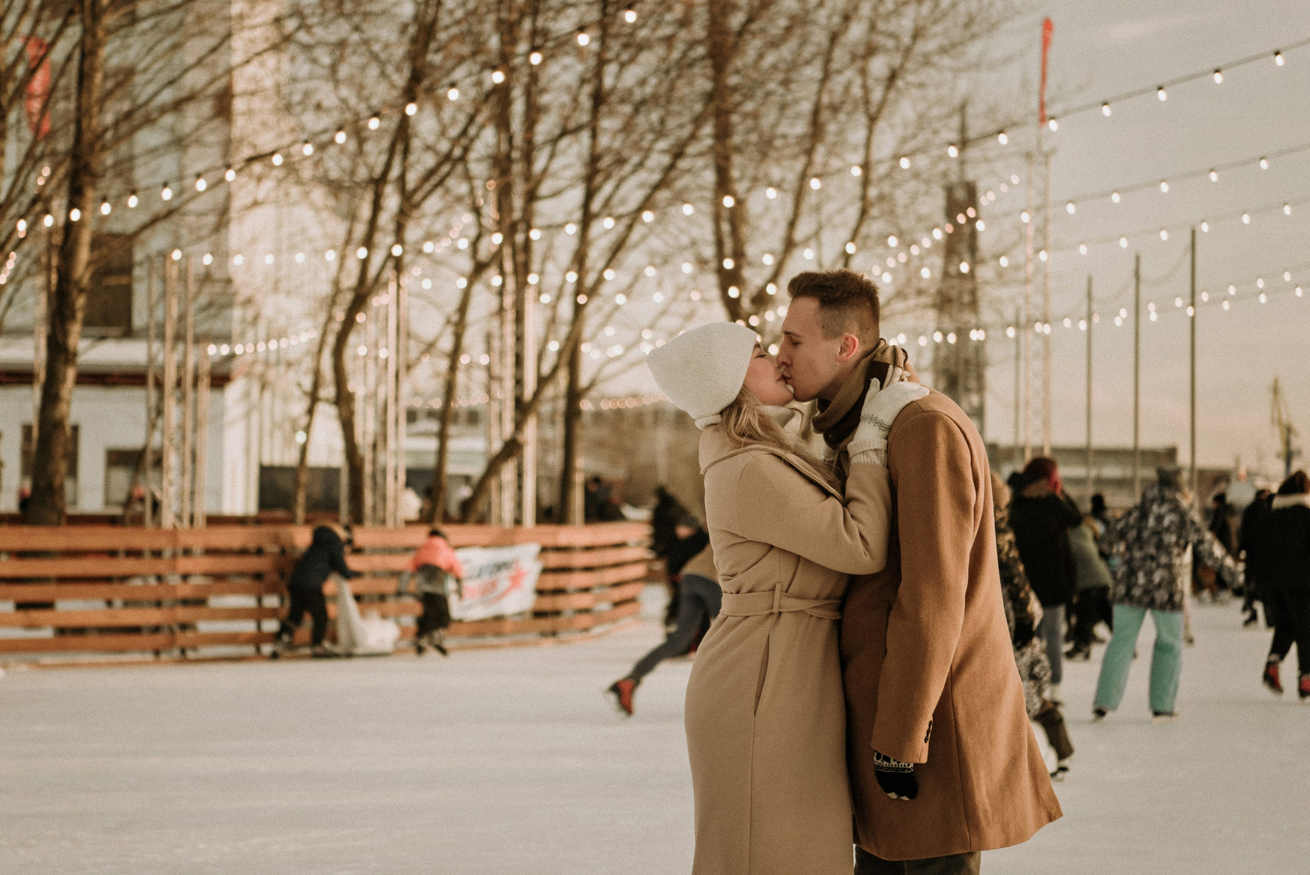 Лиза и Антон. Каток. Свадебный фотограф в Санкт-Петербурге София Шубик