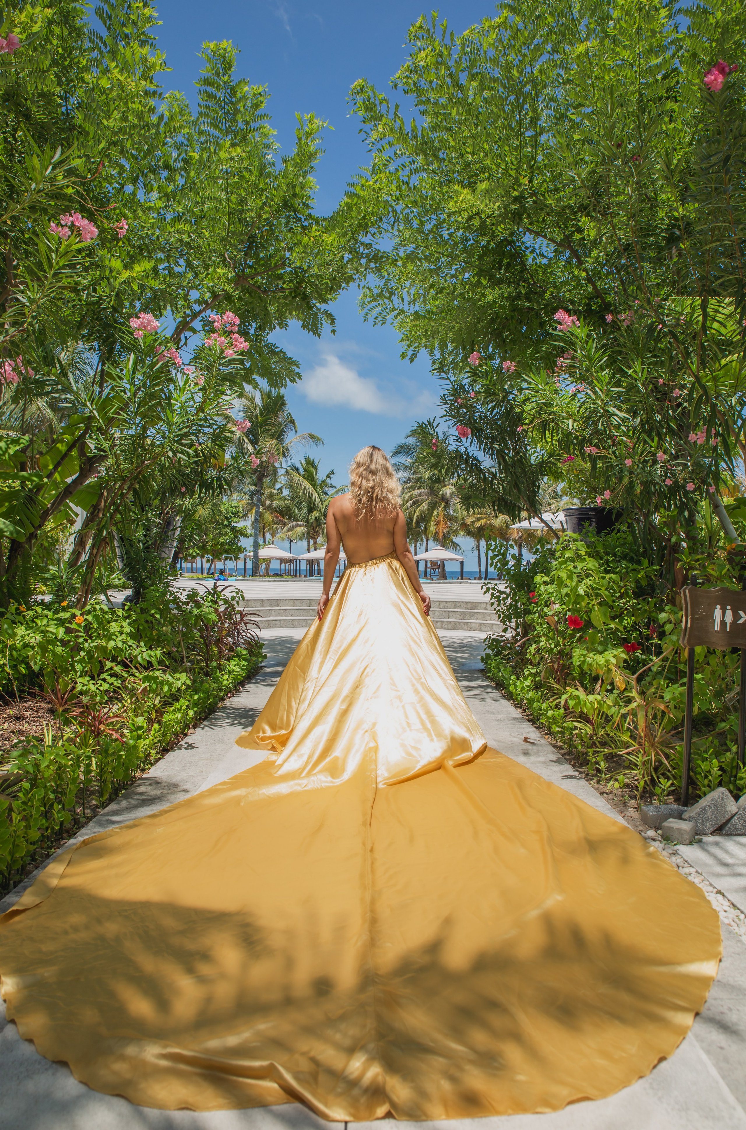 Летящие платья. Photographer in Maldives