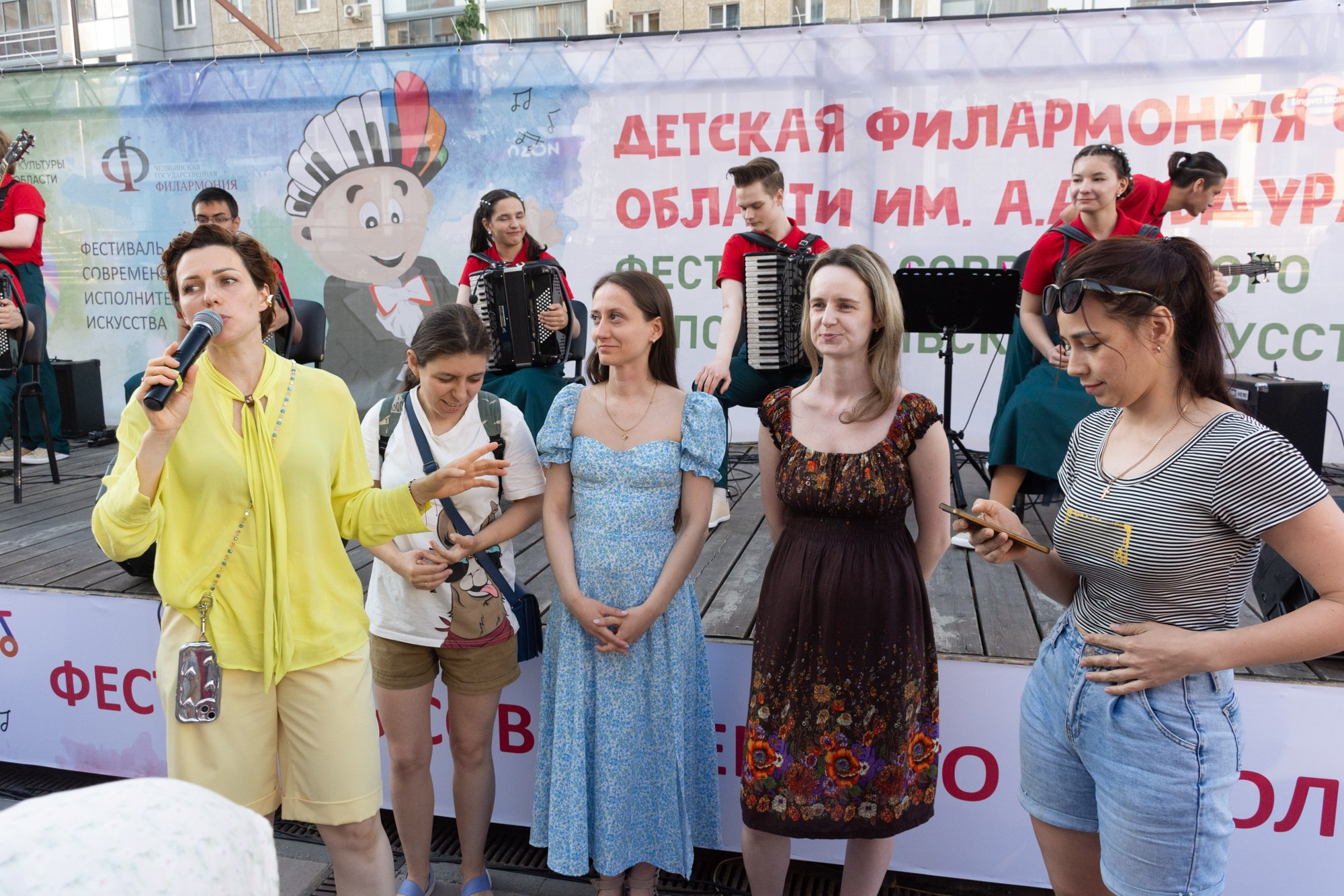 Фестиваль современного исполнительского искусства (Сквер Академ Риверсайд). Фотограф Максим Буряк