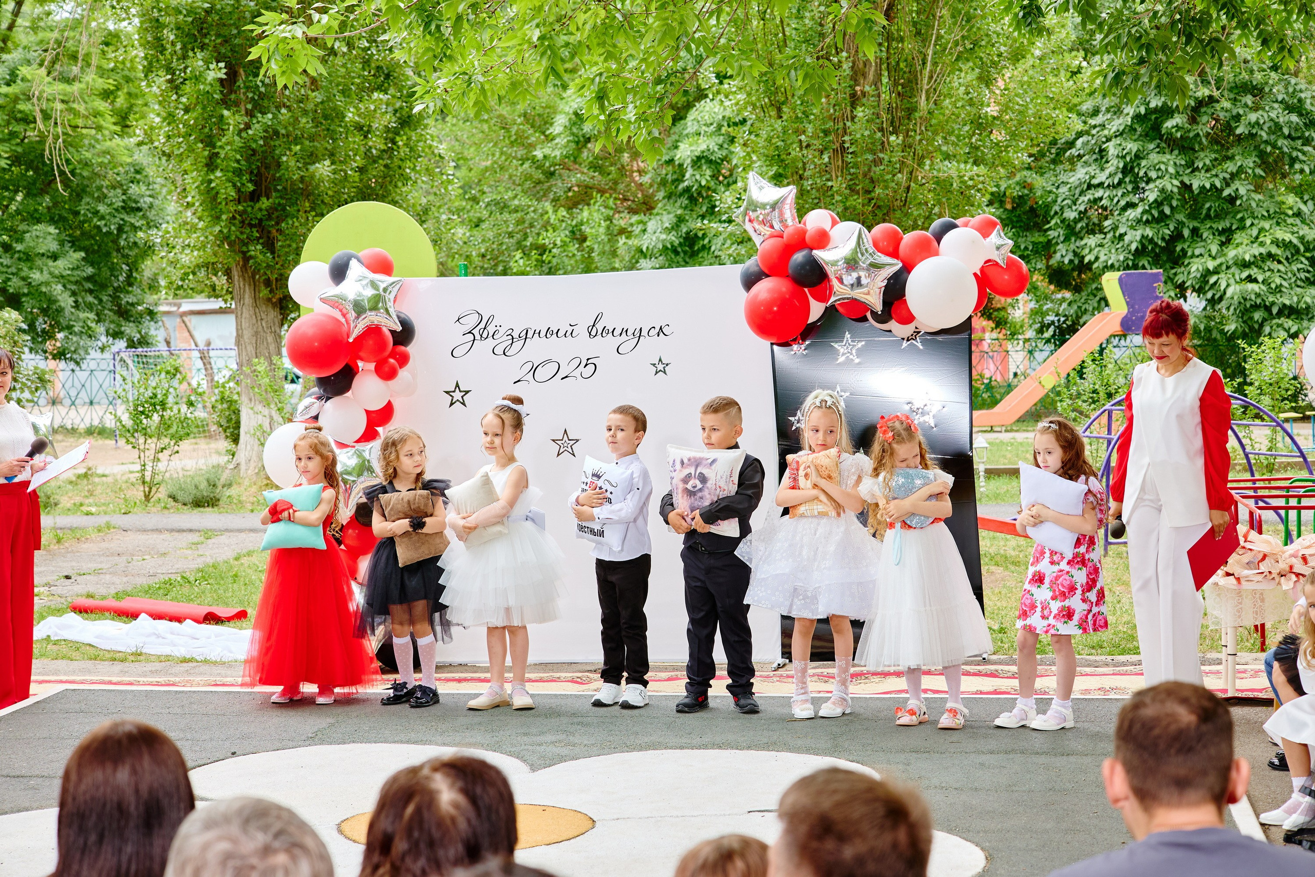 Выпускной 45 сад. Фотограф Выпускные альбомы Таганрог Сергей Коробченко