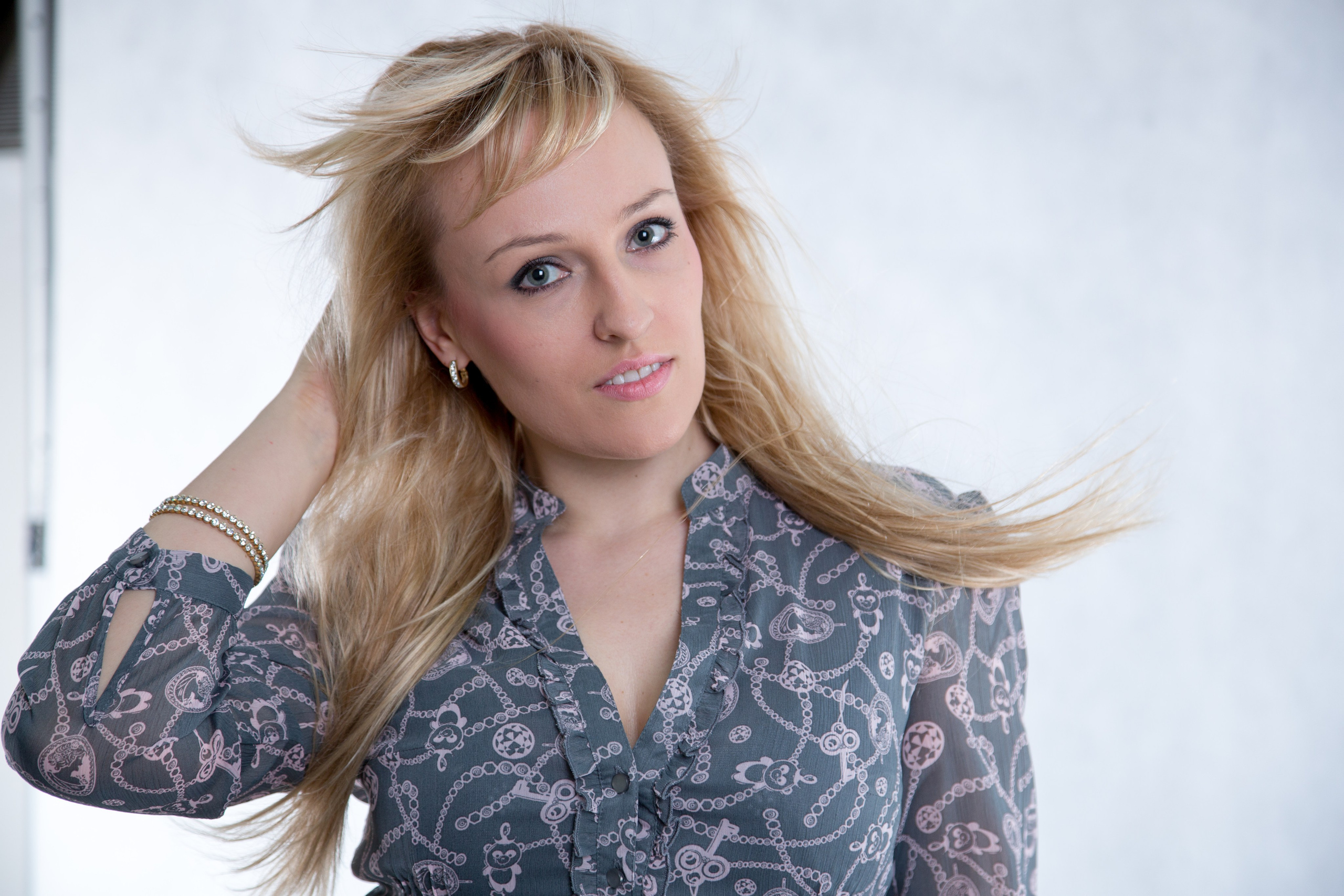 Съемка в студии красивой девушки в Воронеже. Свадебный и семейный фотограф в Воронеже Андрей Валин