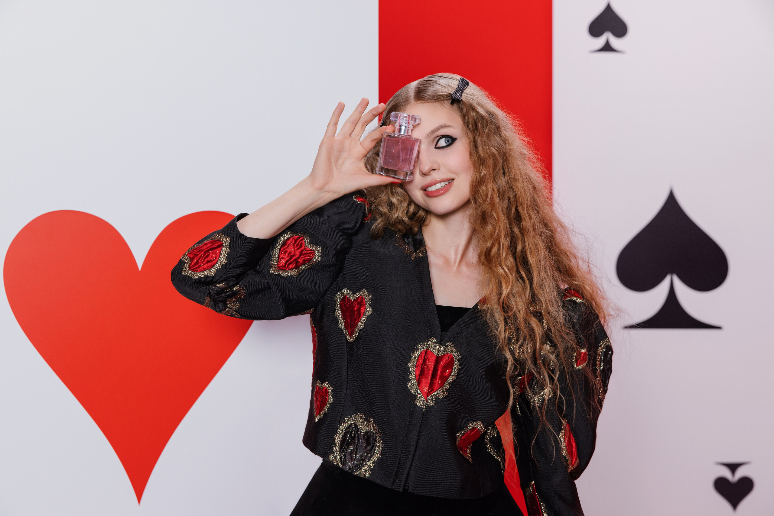 Letoile Black Friday red. Аксёнова Оля — сет-дизайнер, художник-постановщик, Москва