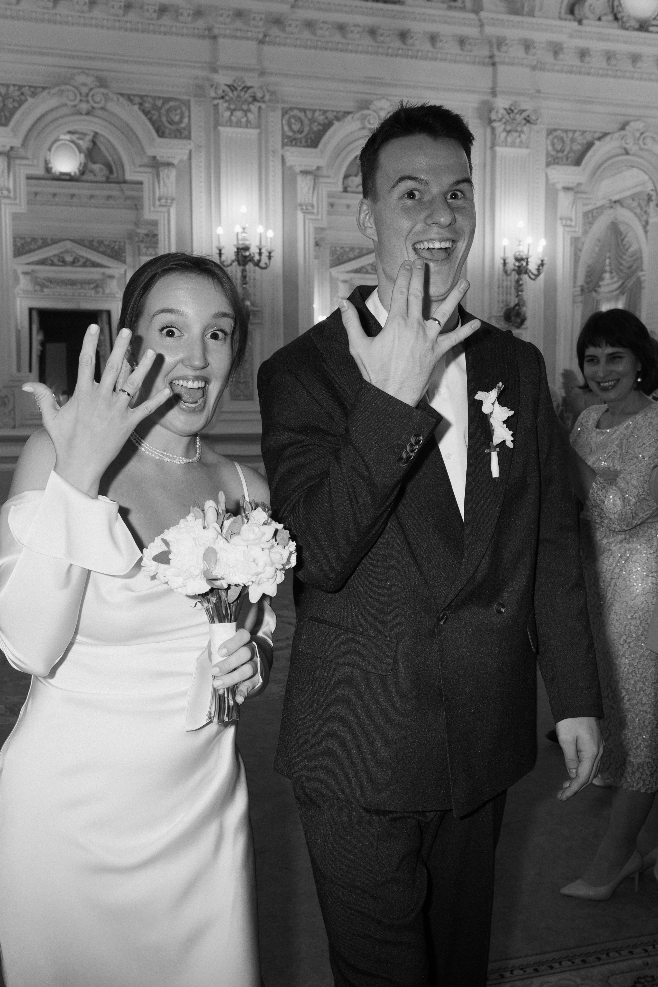 Лёня и Юля. Питер. От утра в отеле до вечеринки в ресторане на заливе. Цифра и плёнка. Свадебный фотограф Катерина Чулкова