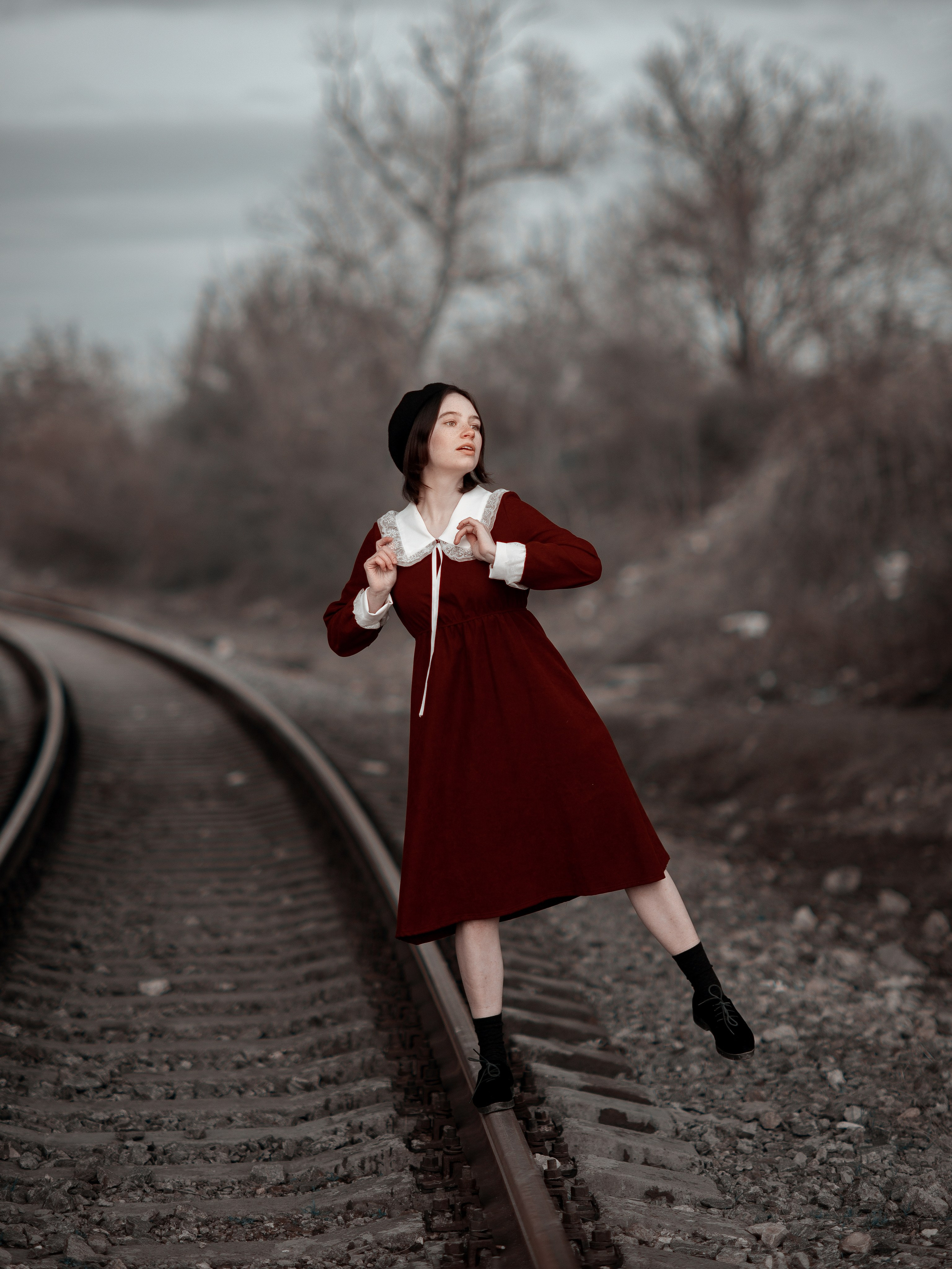 Винтажное бархатное платье с воротничком винного цвета в аренду в Севастополе