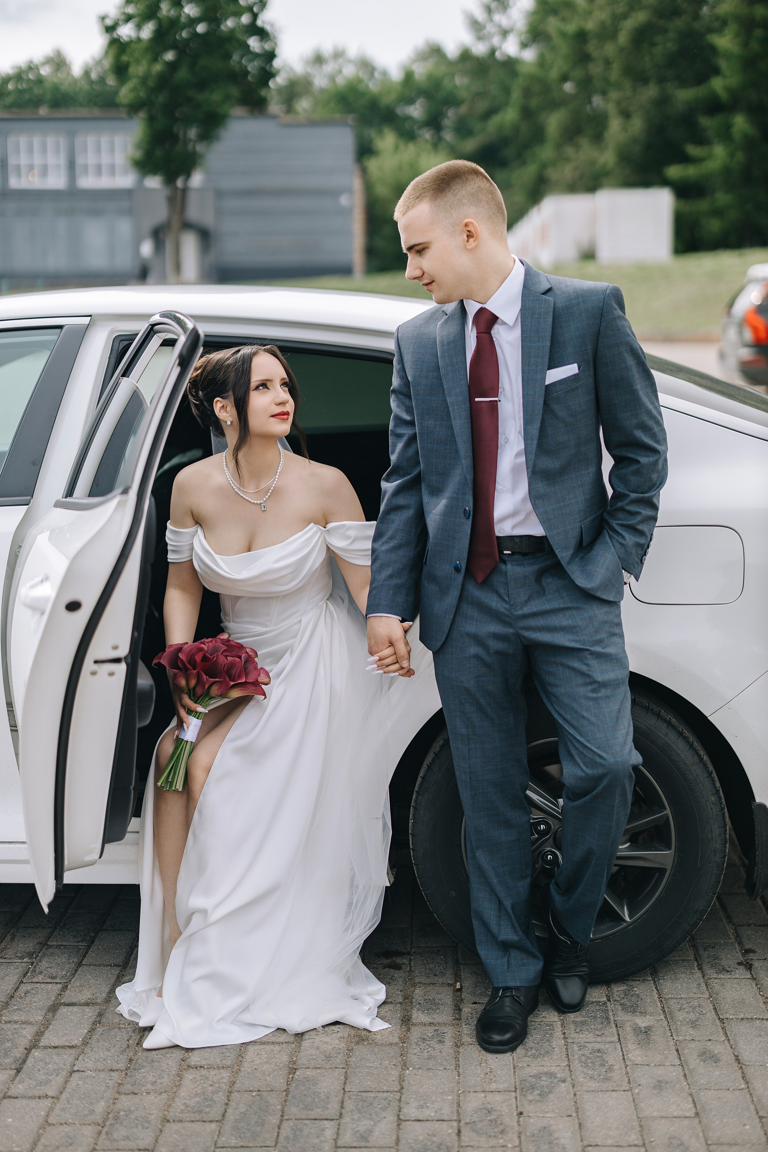Белый лист. Александр Антонов. Профессиональный свадебный, репортажный фотограф в Москве, Подольске. Фото+Видео на любой праздник