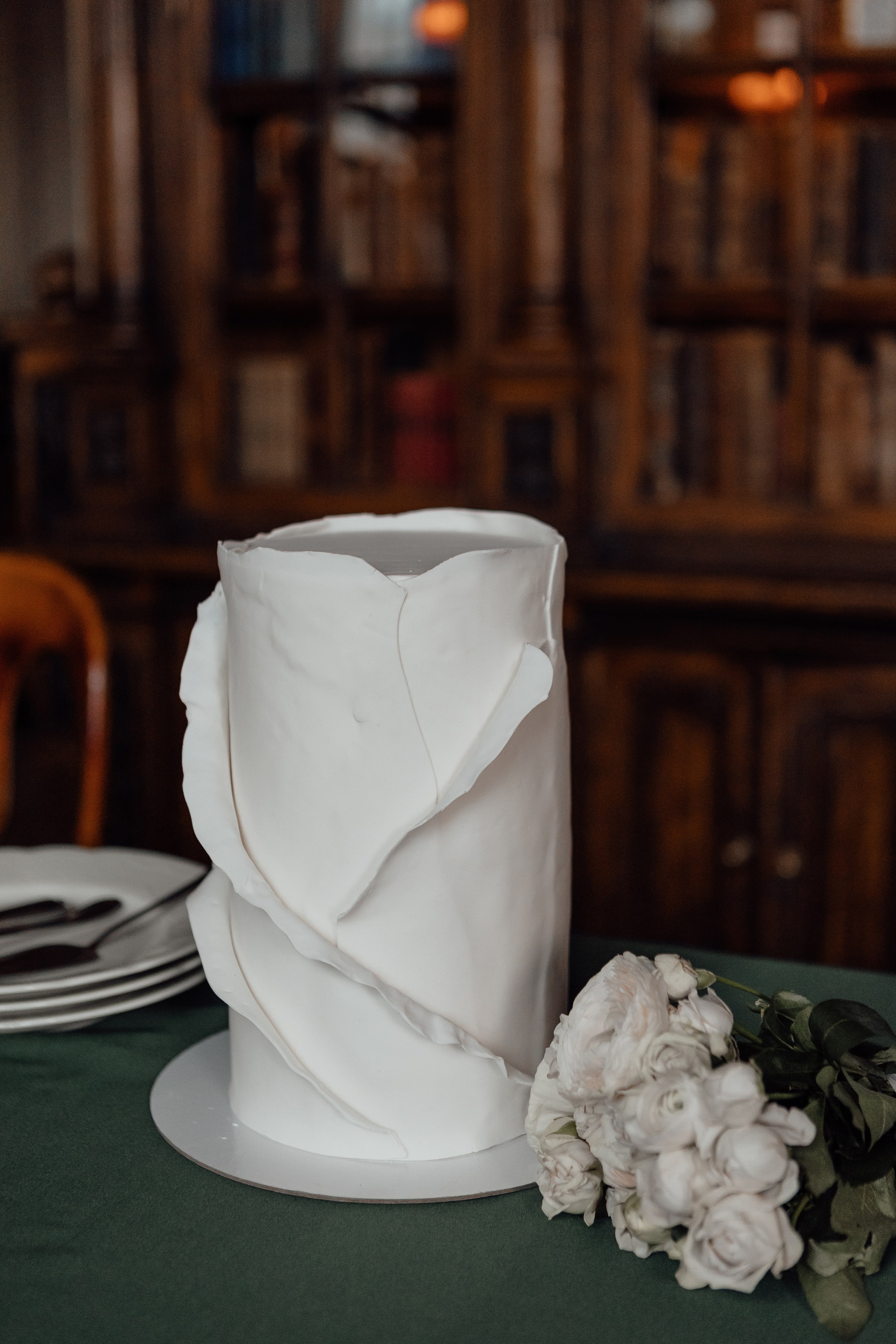 Свадебная фотосессия в Кафе Пушкинъ. Свадебный фотограф в Москве Дарья Олендарёва