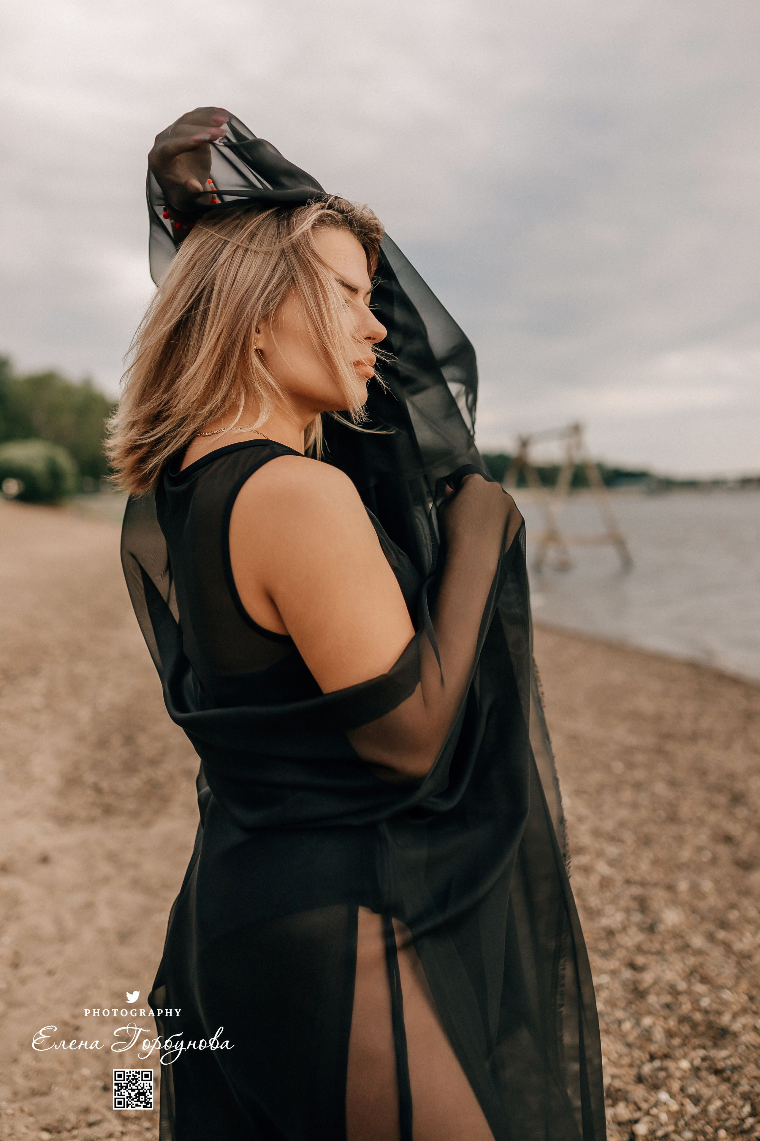 Черная серия с тканью. Набережная. Александра и Таисия. Июль 2025 г. Фотограф Пермь. Свадьбы. Семья и дети, школа, д. сад. Фотокниги