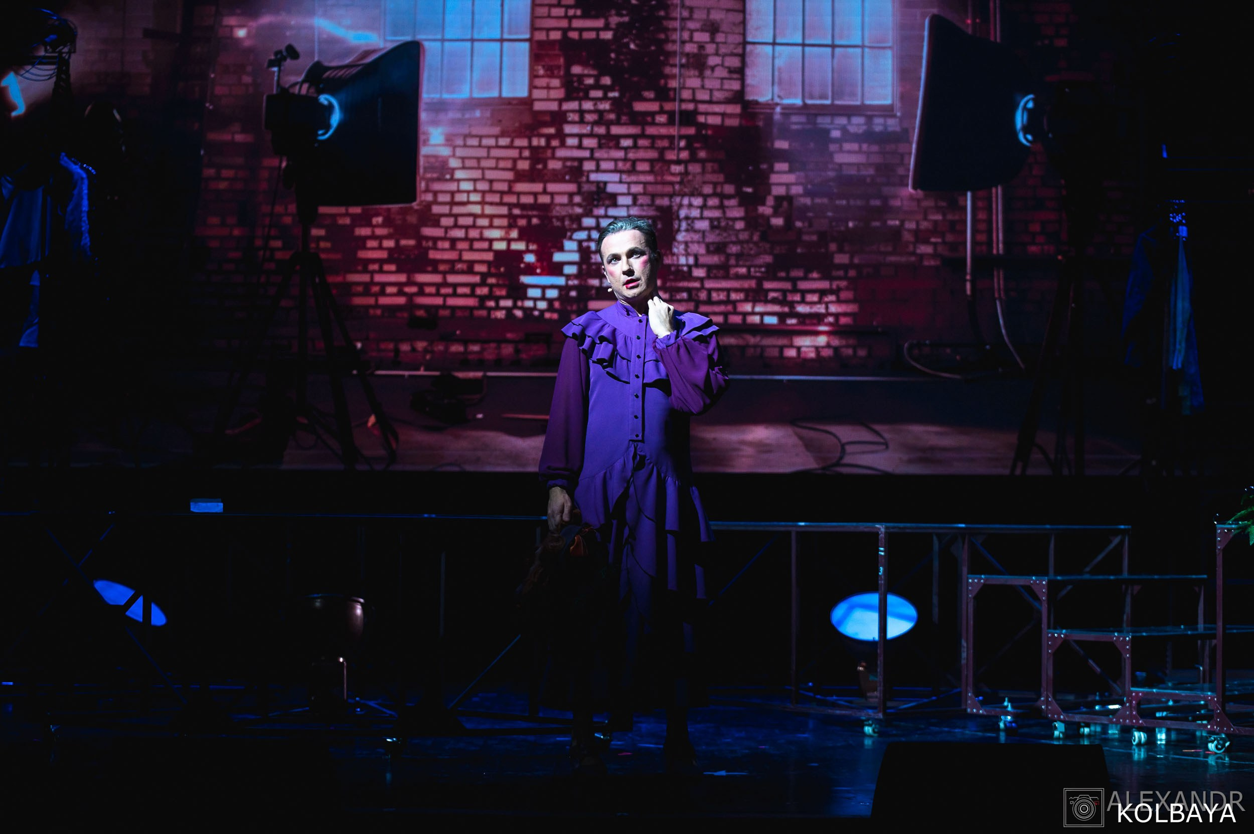 Фотографии со спектакля «Привет, я тетя Чарли». Концертный и театральный репортажный фотограф в Москве Александр Колбая