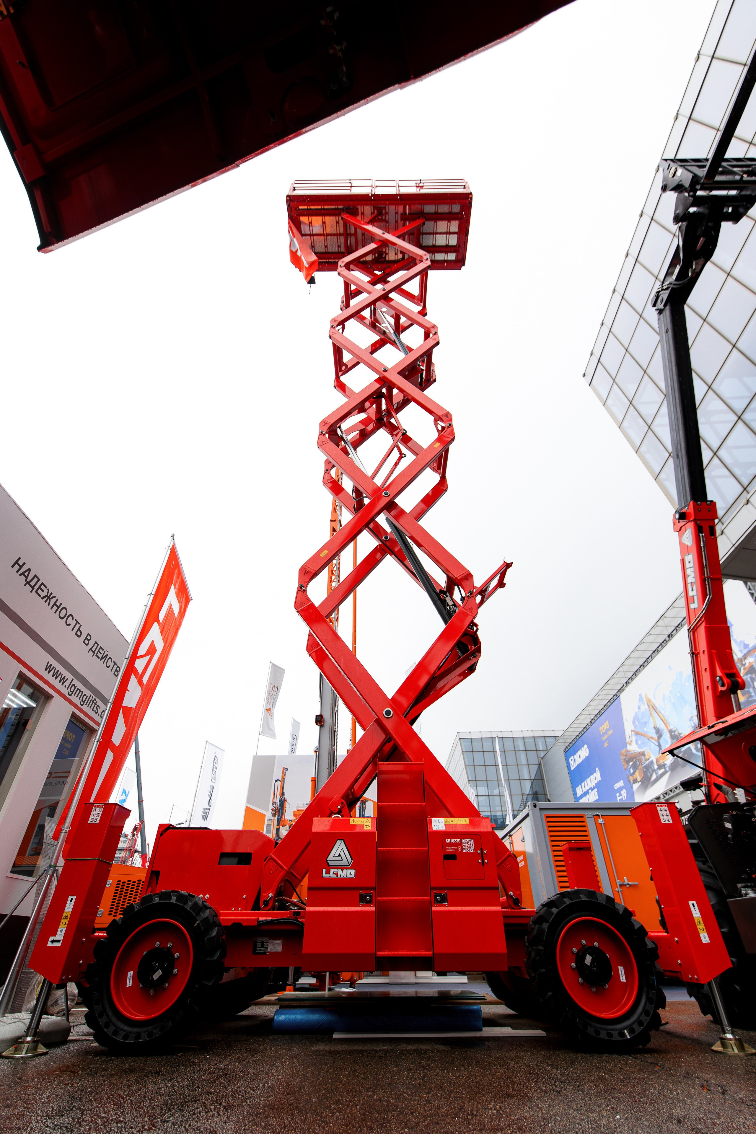 Выставочный стенд «Sany». Репортажный фотограф Семён Борисов | Москва