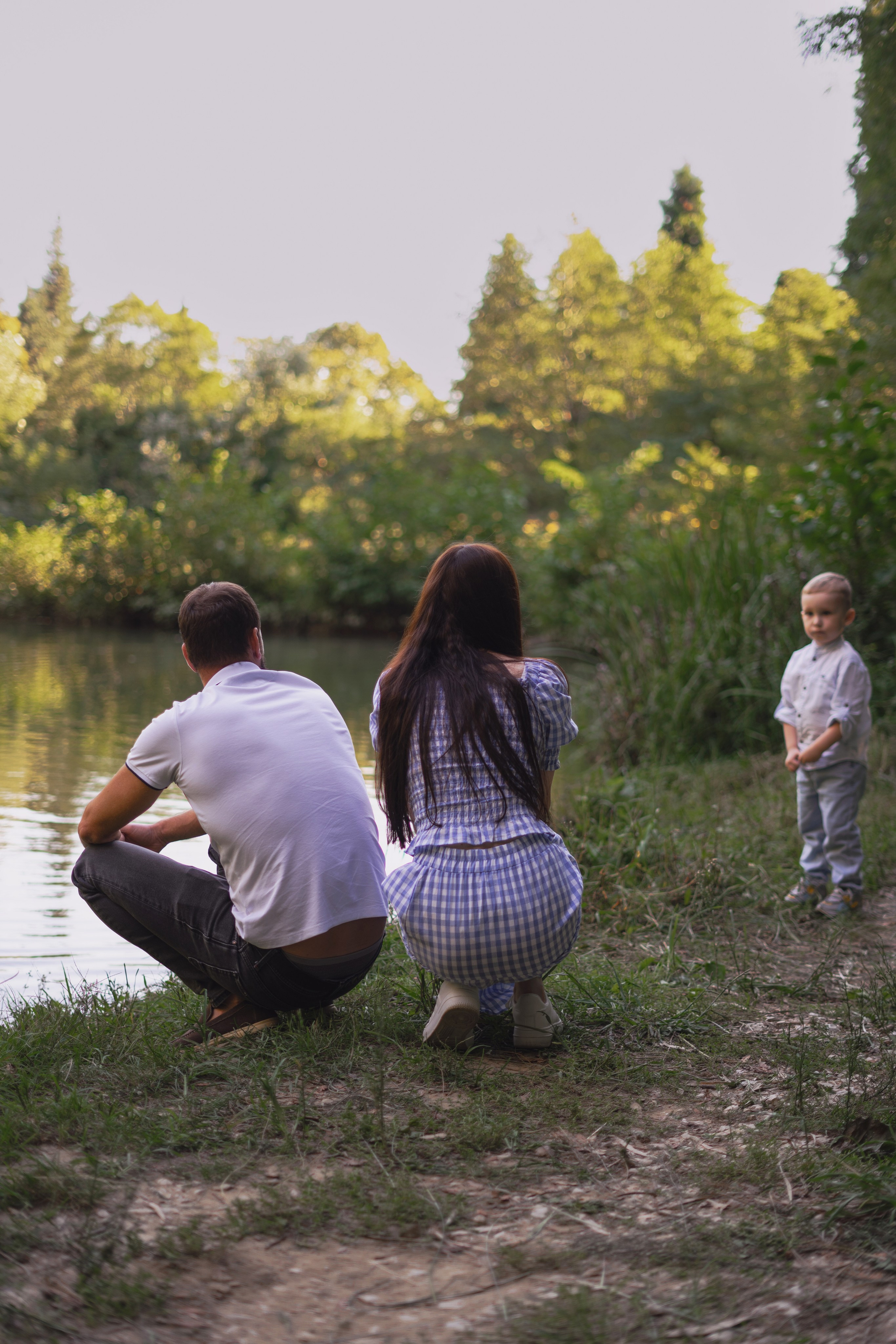 Семейная фотосессия в лесу у озера. Профессиональный Фотограф в Сочи Марина Ситкина